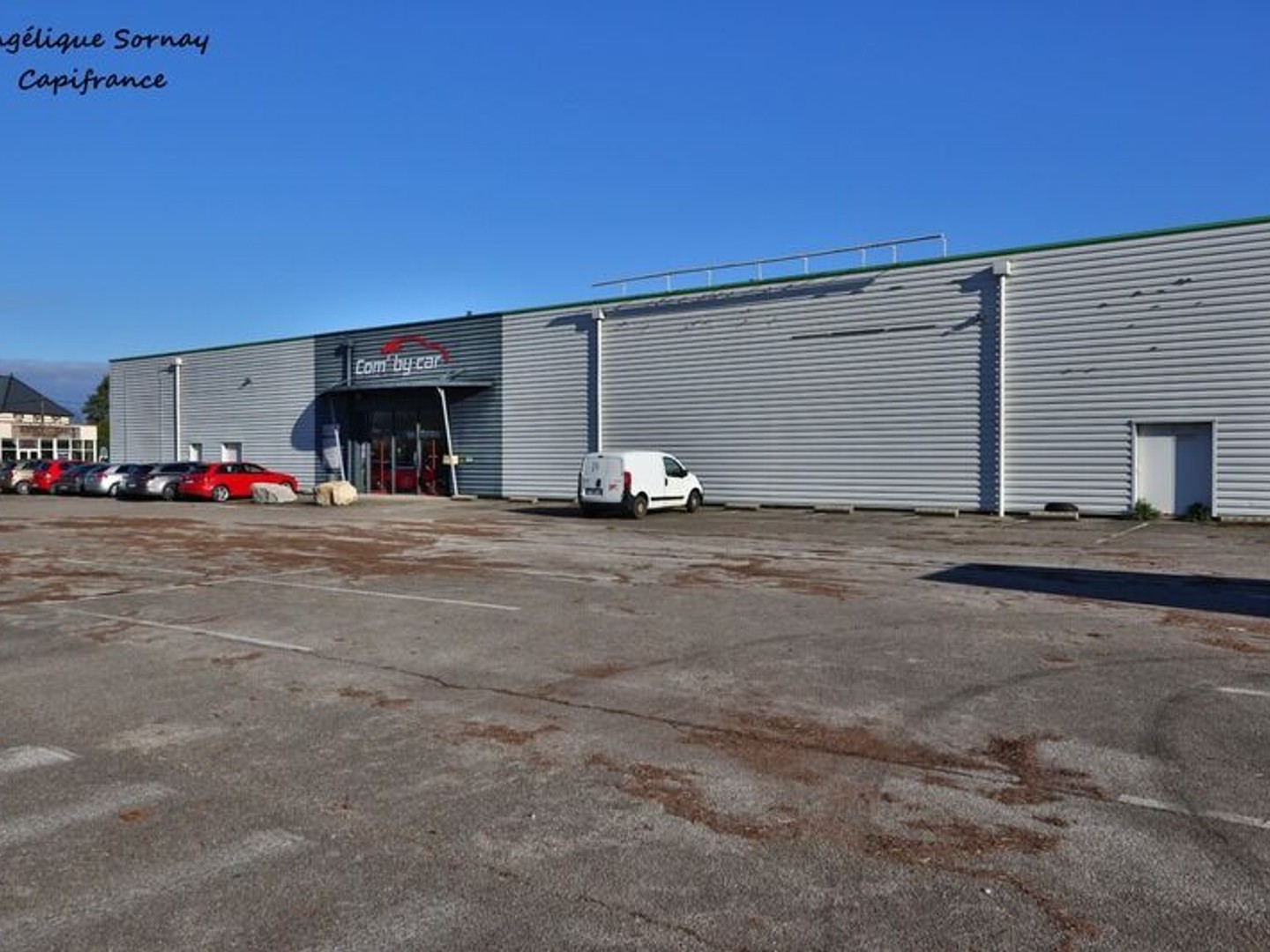 A vendre Local commercial de 2930 m², sur un terrain de 3893 m², vous offre diverses possibilités d'aménagement Région BOURGOGNE FRANCHE COMTE