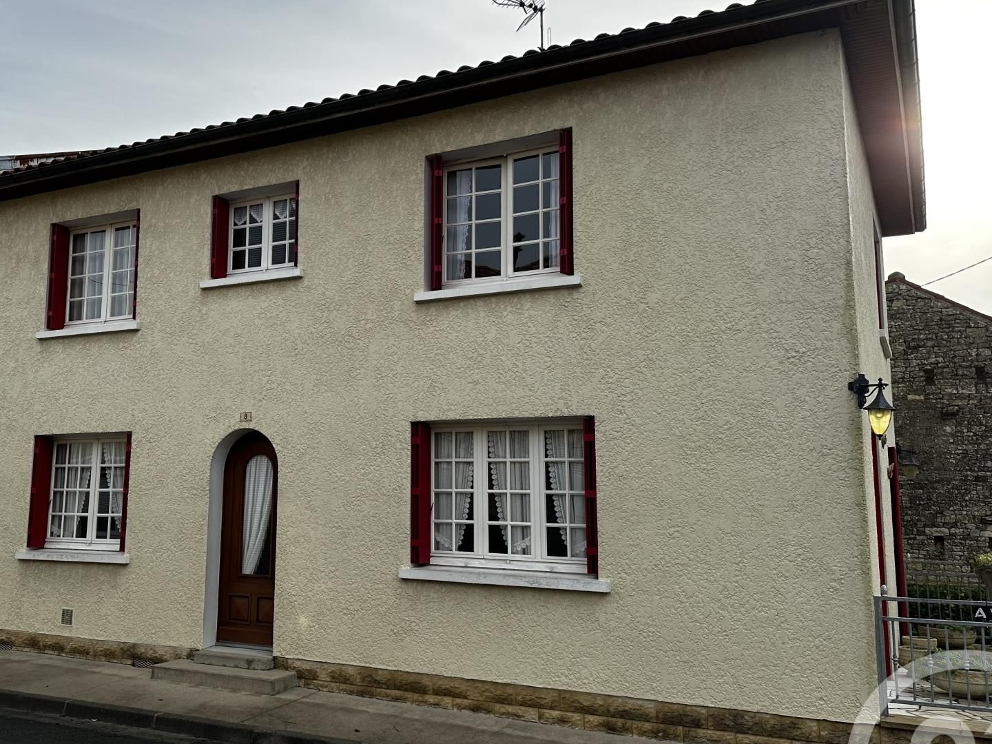 Maison à vendre - 7 pièces - 160m2 - Couture-D'argenson (79110)