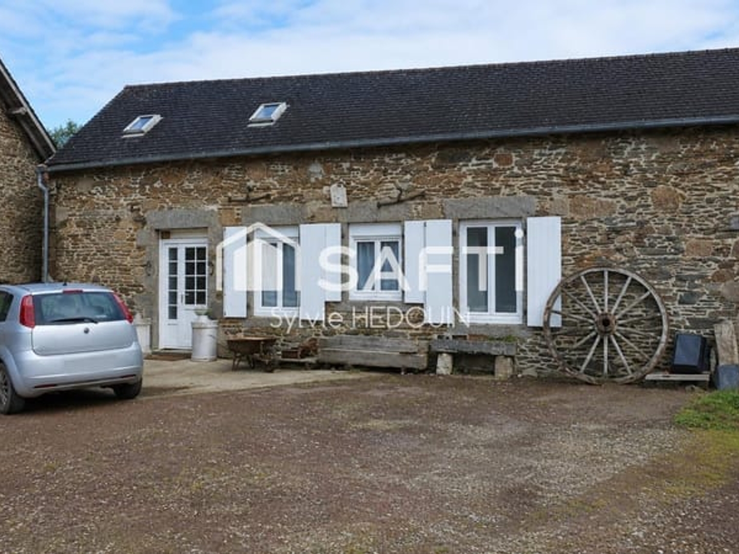 Longère en pierre à rénover  habitable de suite à Lassay-Château