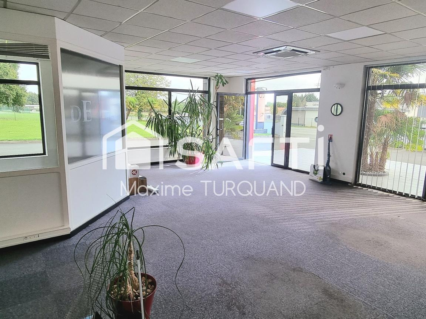Locaux à vendre - 7 pièces - 272m2 - Mazières-En-Gâtine (79310)