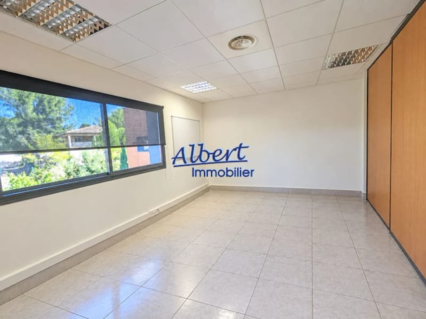 Local 3 pièces 61 m²