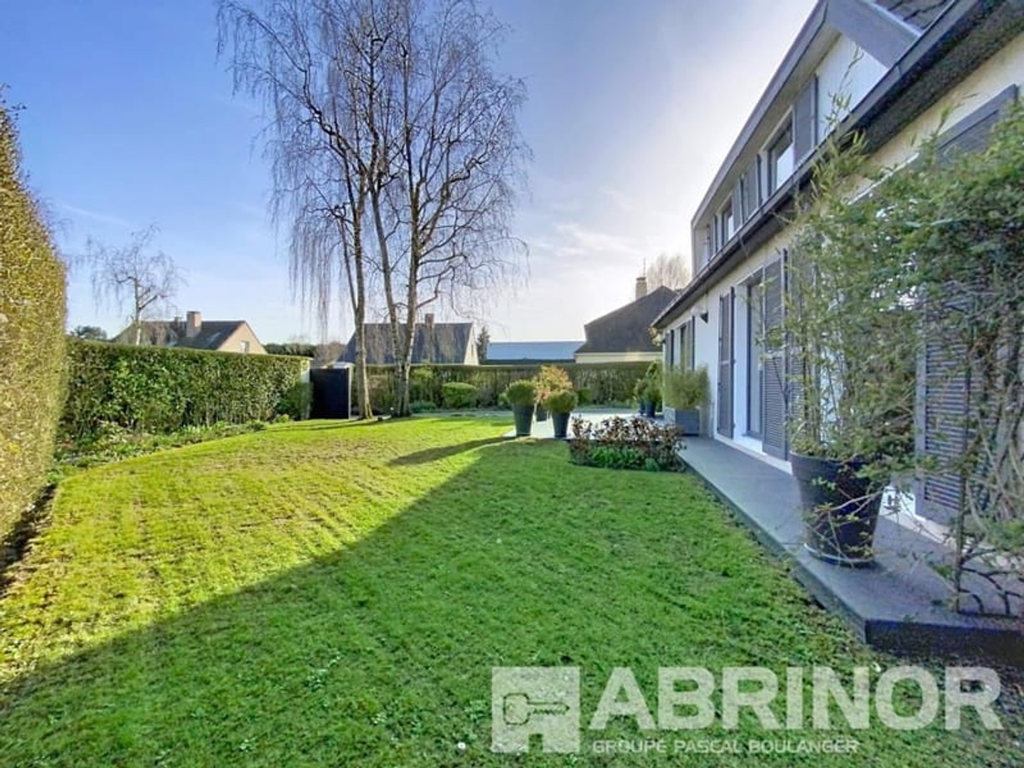 A 10 minutes de VERLINGHEM sur la commune de FRELINGHEIN, maison individuelle de semi-plain-pied en fond de raquette - 4 chambres - 2 salles de bains - Double garage - Cadre verdoyant