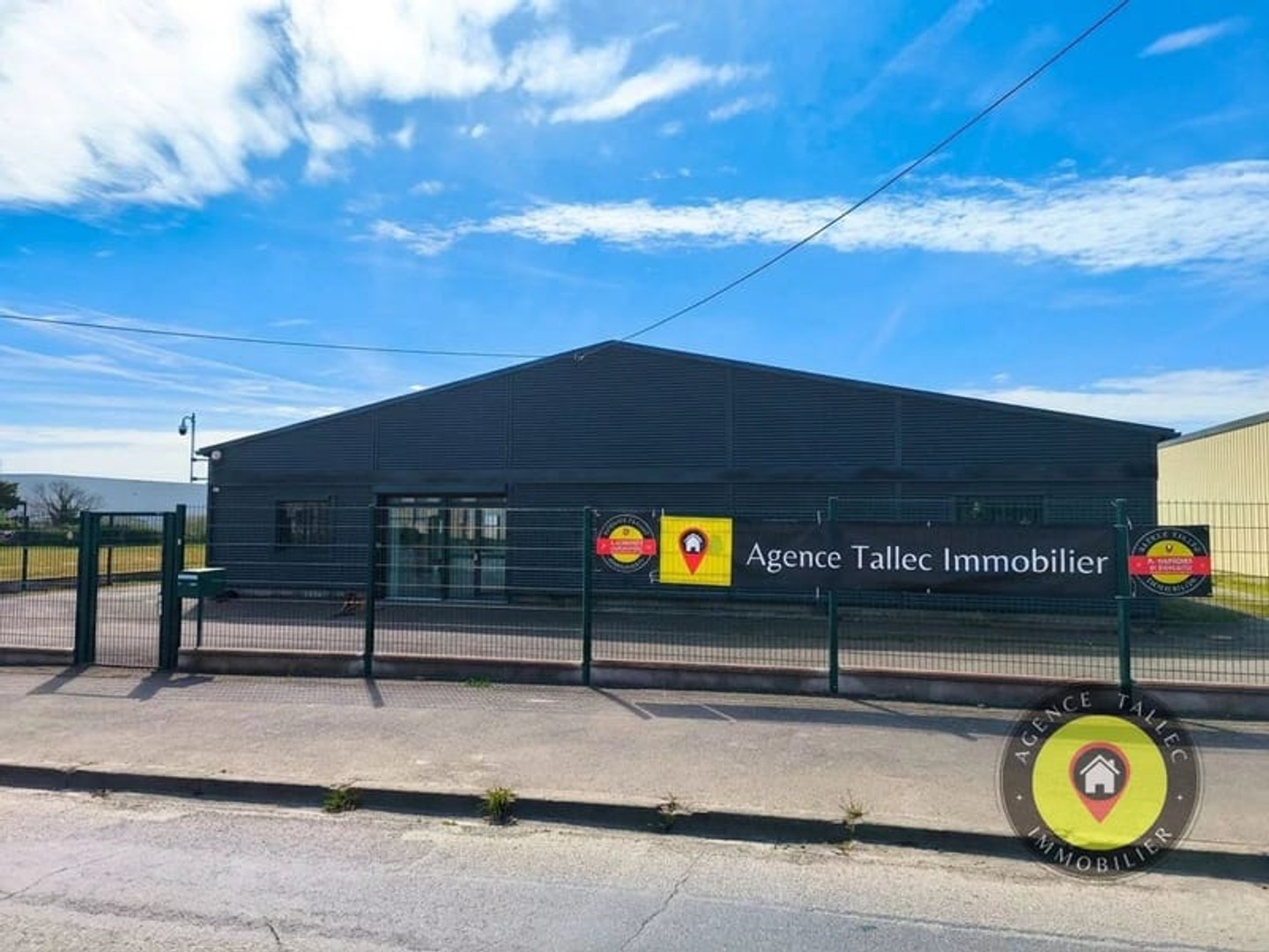 Bureaux à vendre - 600m2 - Quévert (22100)