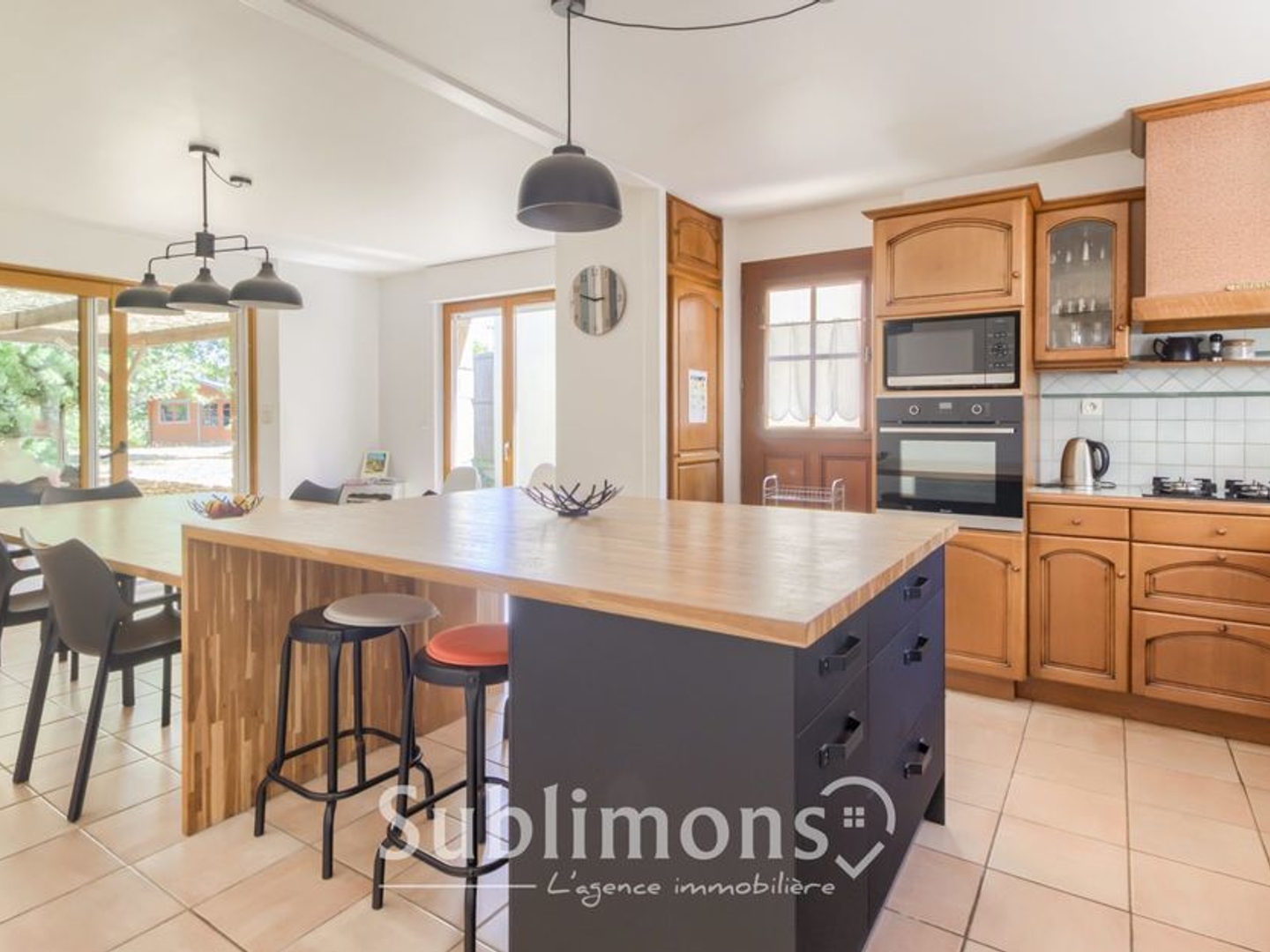 Maison en pierre pleine de charme au coeur de la campagne de Sar