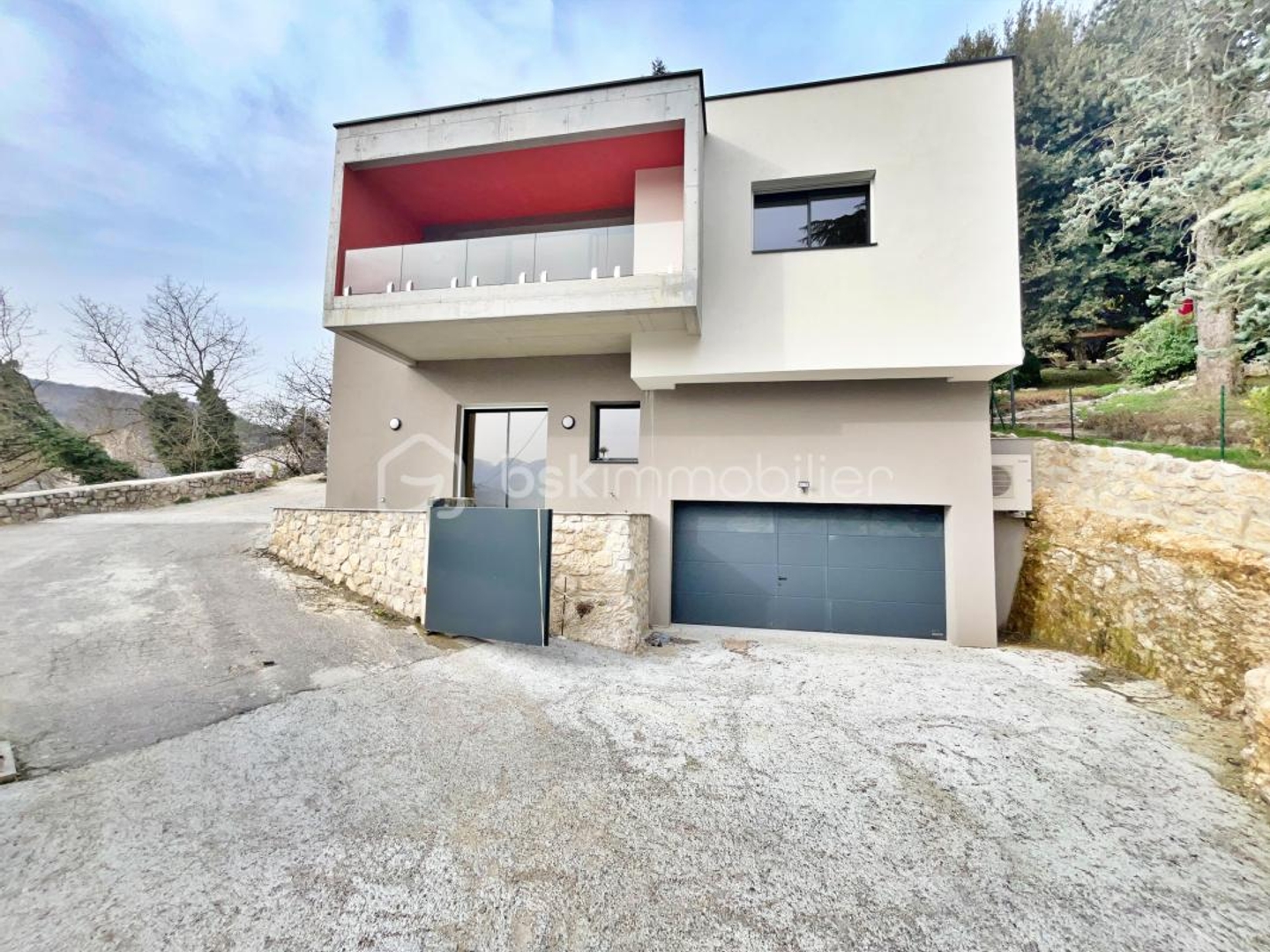 Maison neuve offrant l'esprit d'un appartement