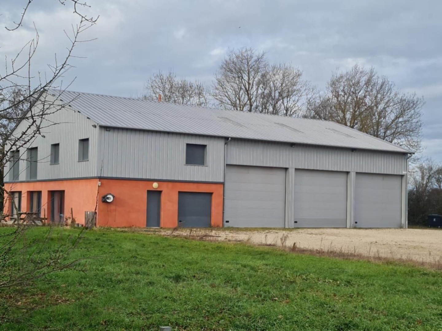 Bureaux à vendre - 6 pièces - 469m2 - Châtillon-Sur-Cha... (01400)