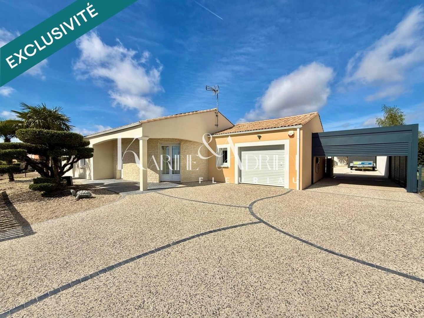 Villa méditerranéenne avec véranda, garage, carport, jardin clos et piscine