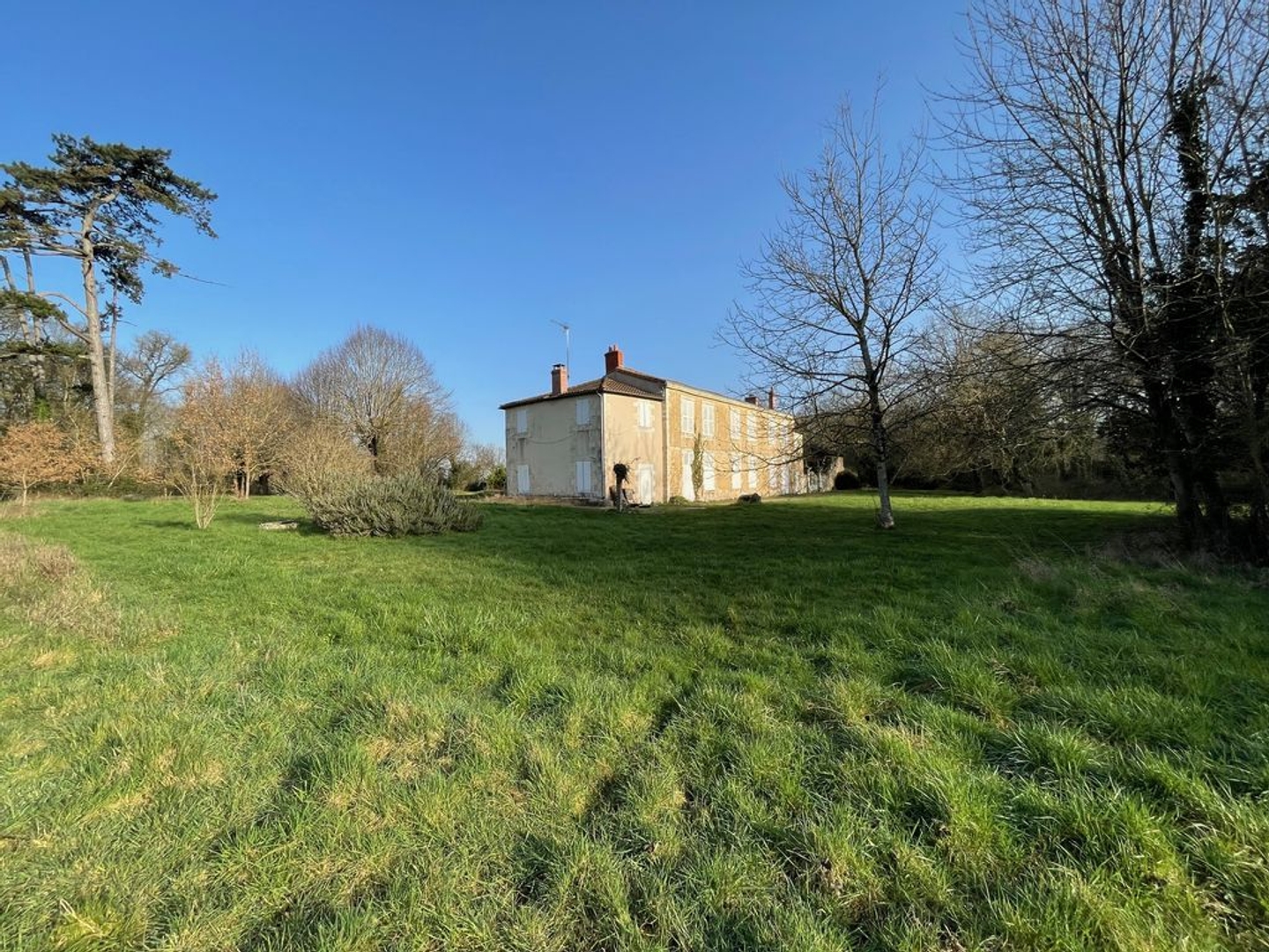 Maison à vendre - 11 pièces - 387m2 - Mignaloux-Beauvoir (86550)