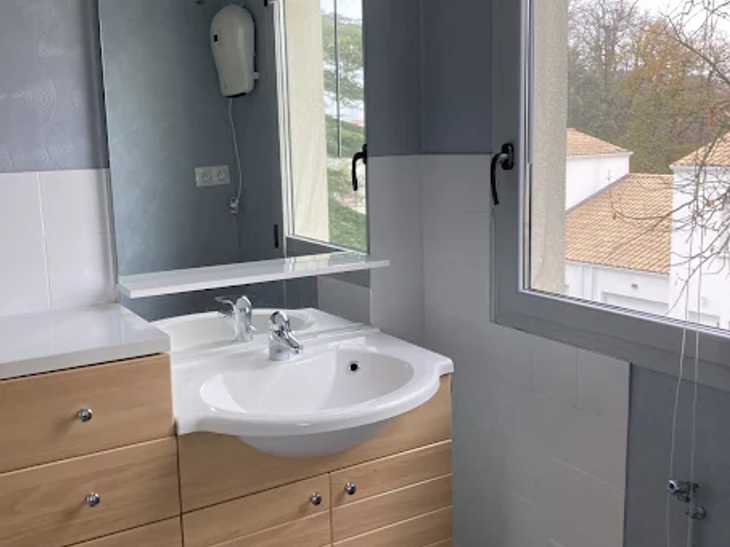 Appartement à vendre - 3 pièces - 46m2 - Saint-Georges-De-... (17110)