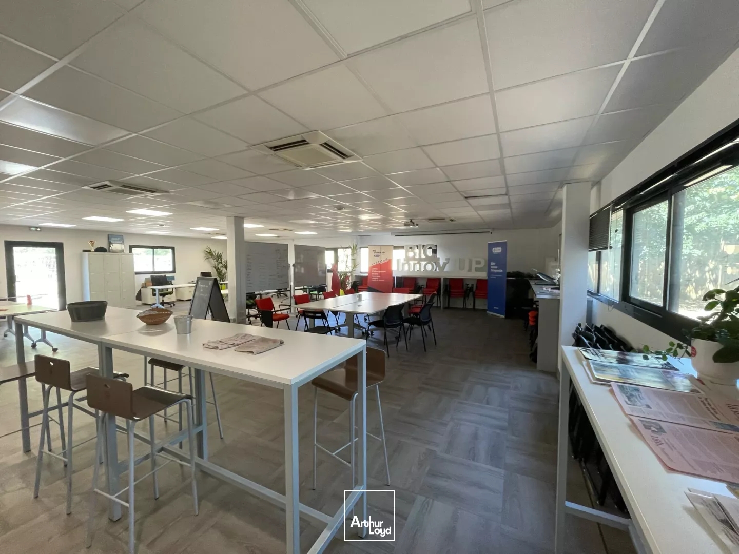 Bureaux à vendre à Nîmes Parc Georges Besse surfaces lumineuses et parking