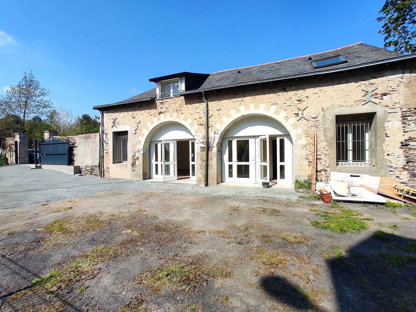 ANGERS LAC DE MAINE - Ensemble immobilier