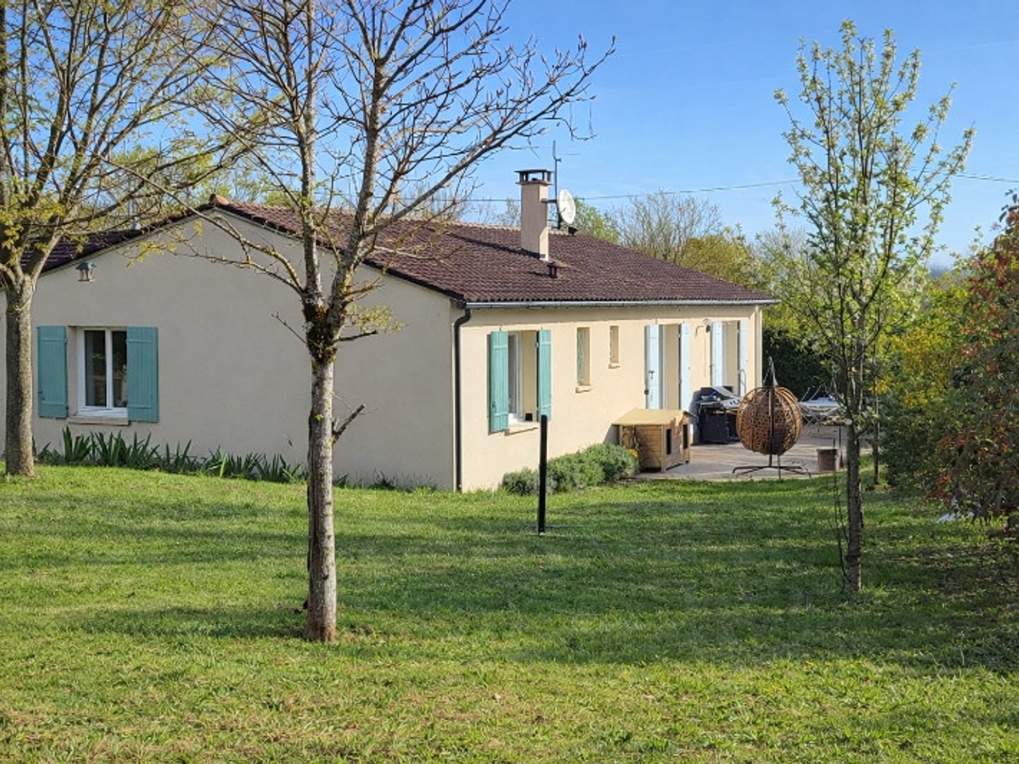 Maison de plain-pied,3 chambres, un garage , 1254m2 de terrain clos