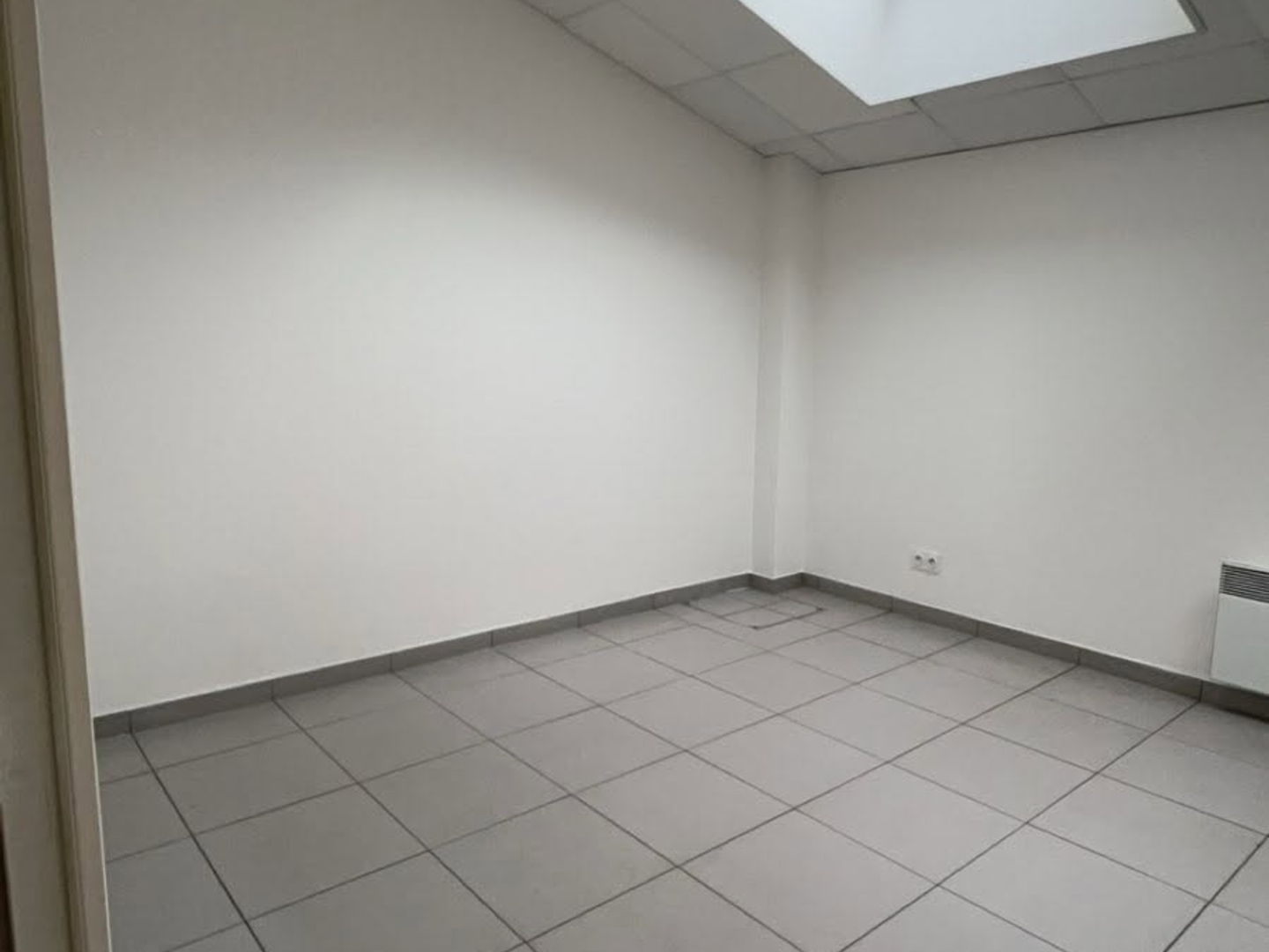 Locaux à vendre - 2 pièces - 36m2 - Châtillon-Sur-Marne (51700)