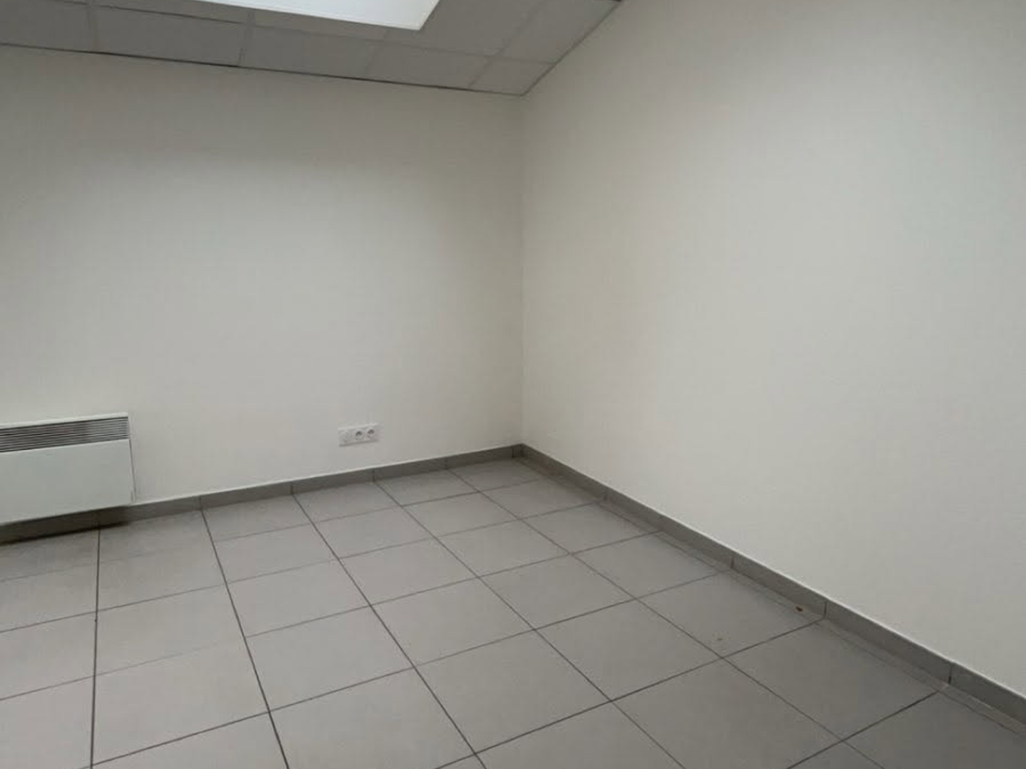 Locaux à vendre - 2 pièces - 36m2 - Châtillon-Sur-Marne (51700)