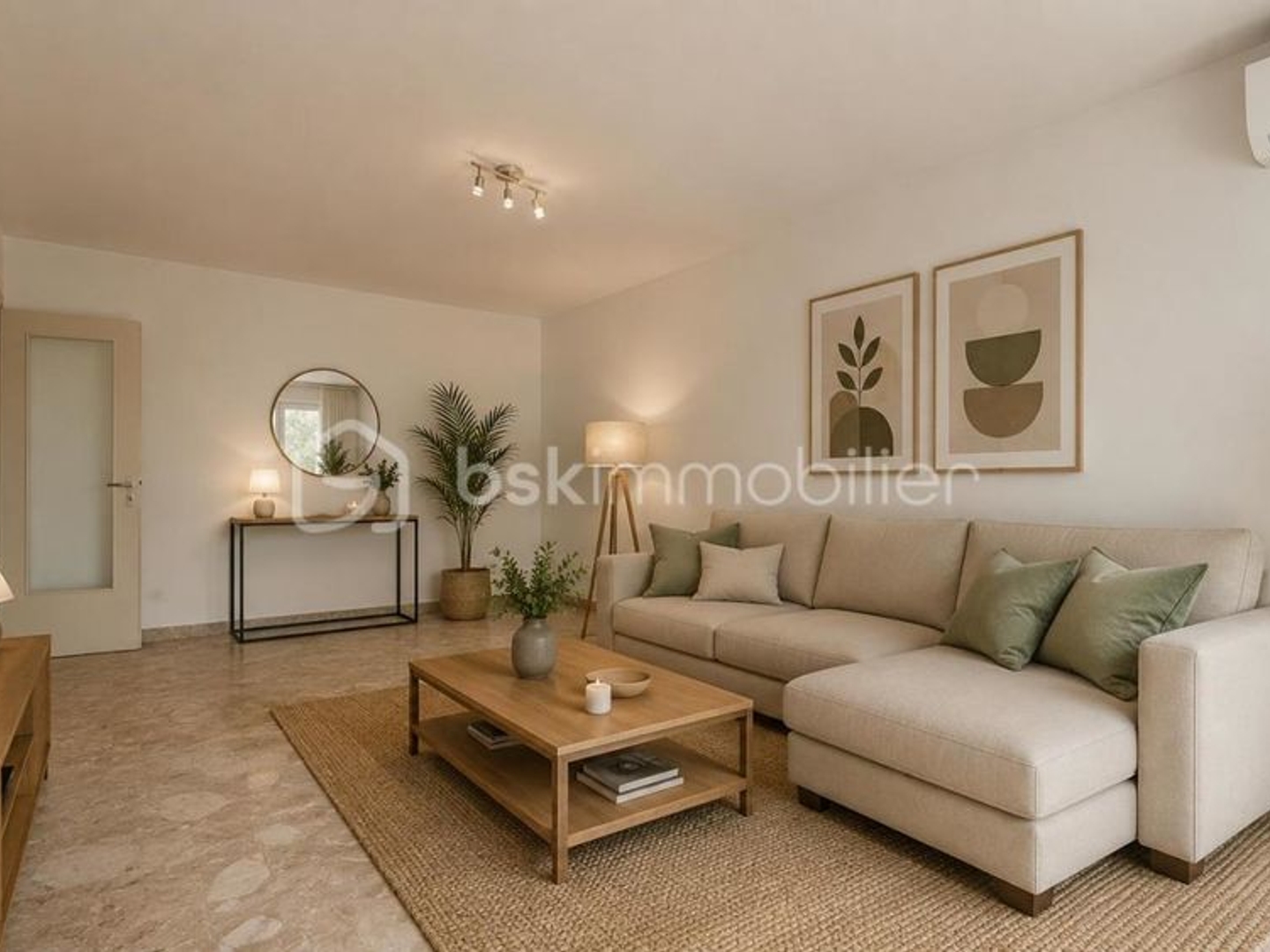 VENCE  Centre-ville  Appartement 2 pièces de 51,50 m² à rénover avec cave