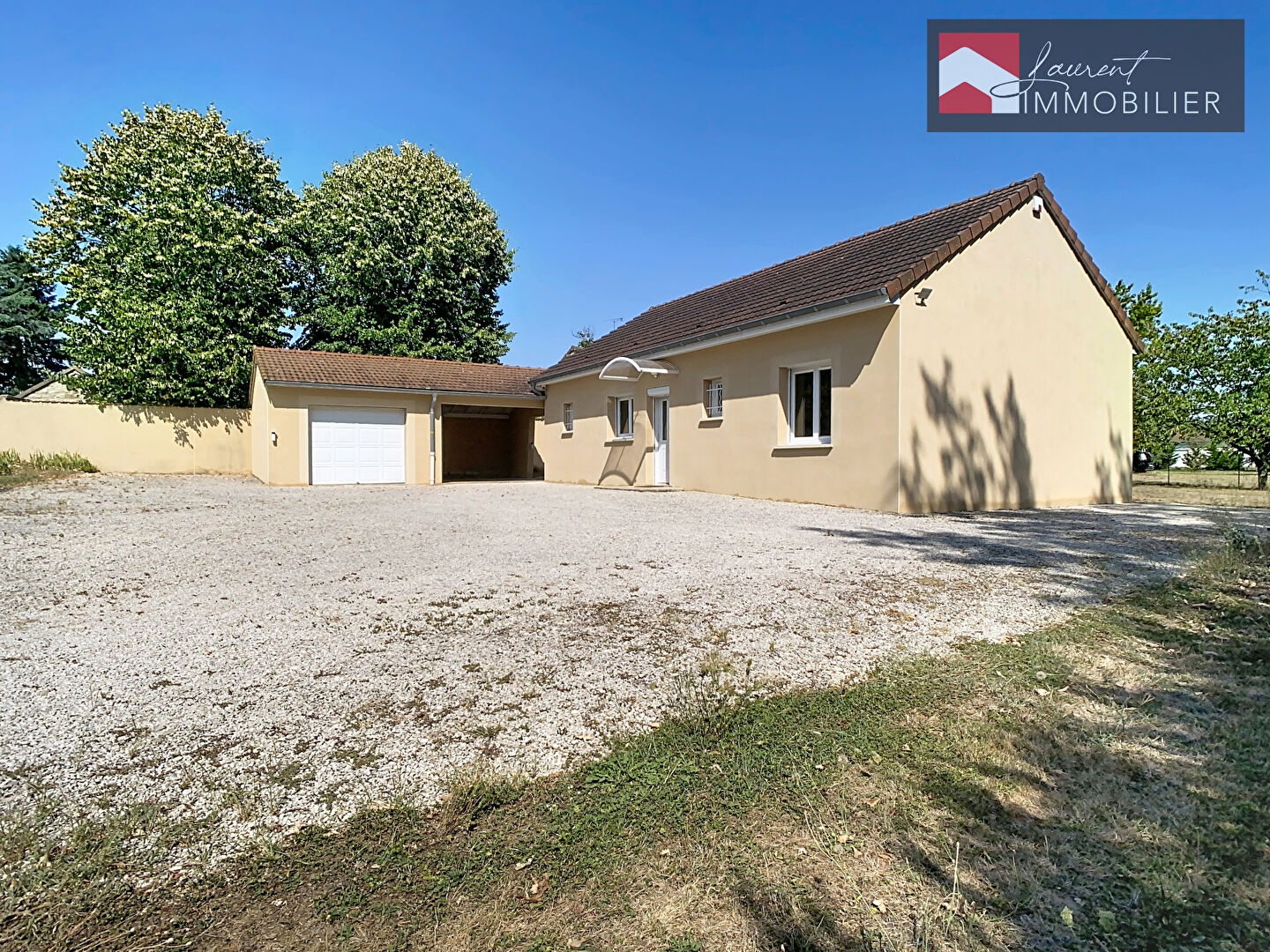 À VENDRE Jolie villa de plain-pied dans un environnement paisible à Simandre - 190 000