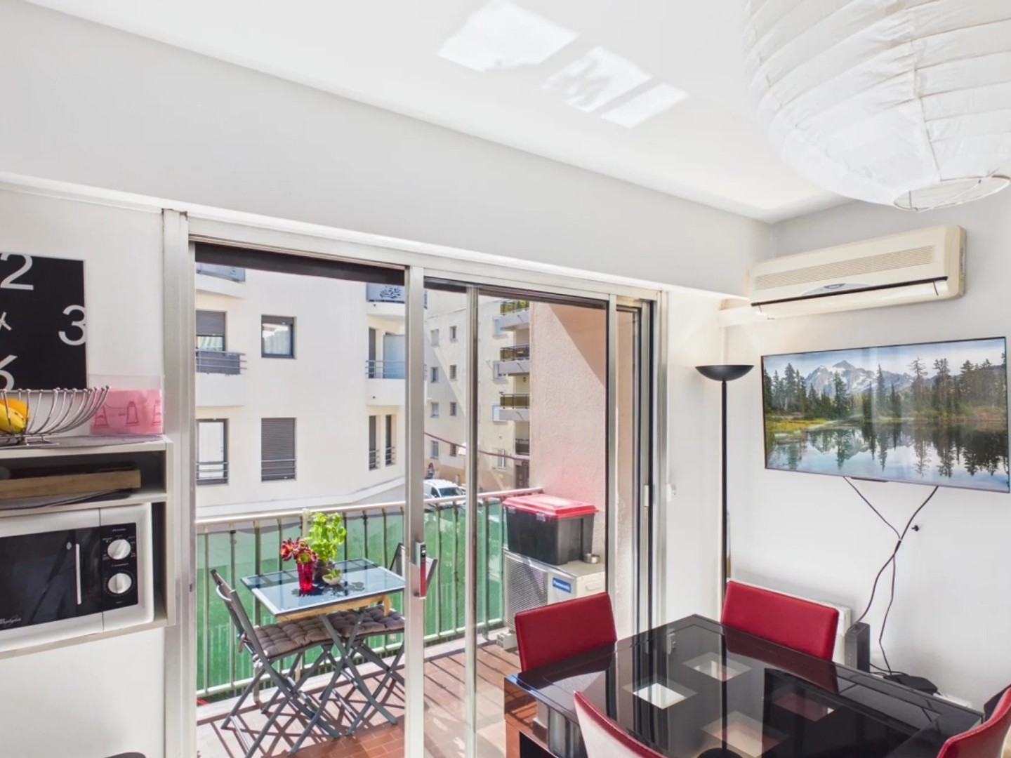 Studio 29 m² avec terrasse et fort potentiel