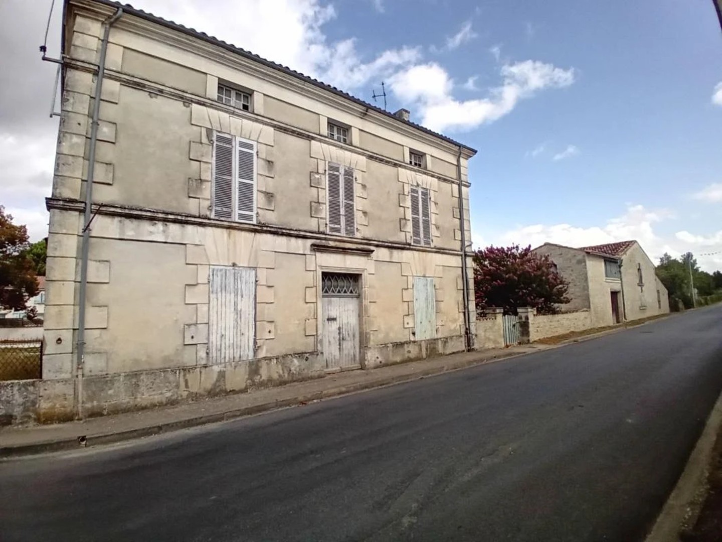 Maison 1 pièce 600 m²