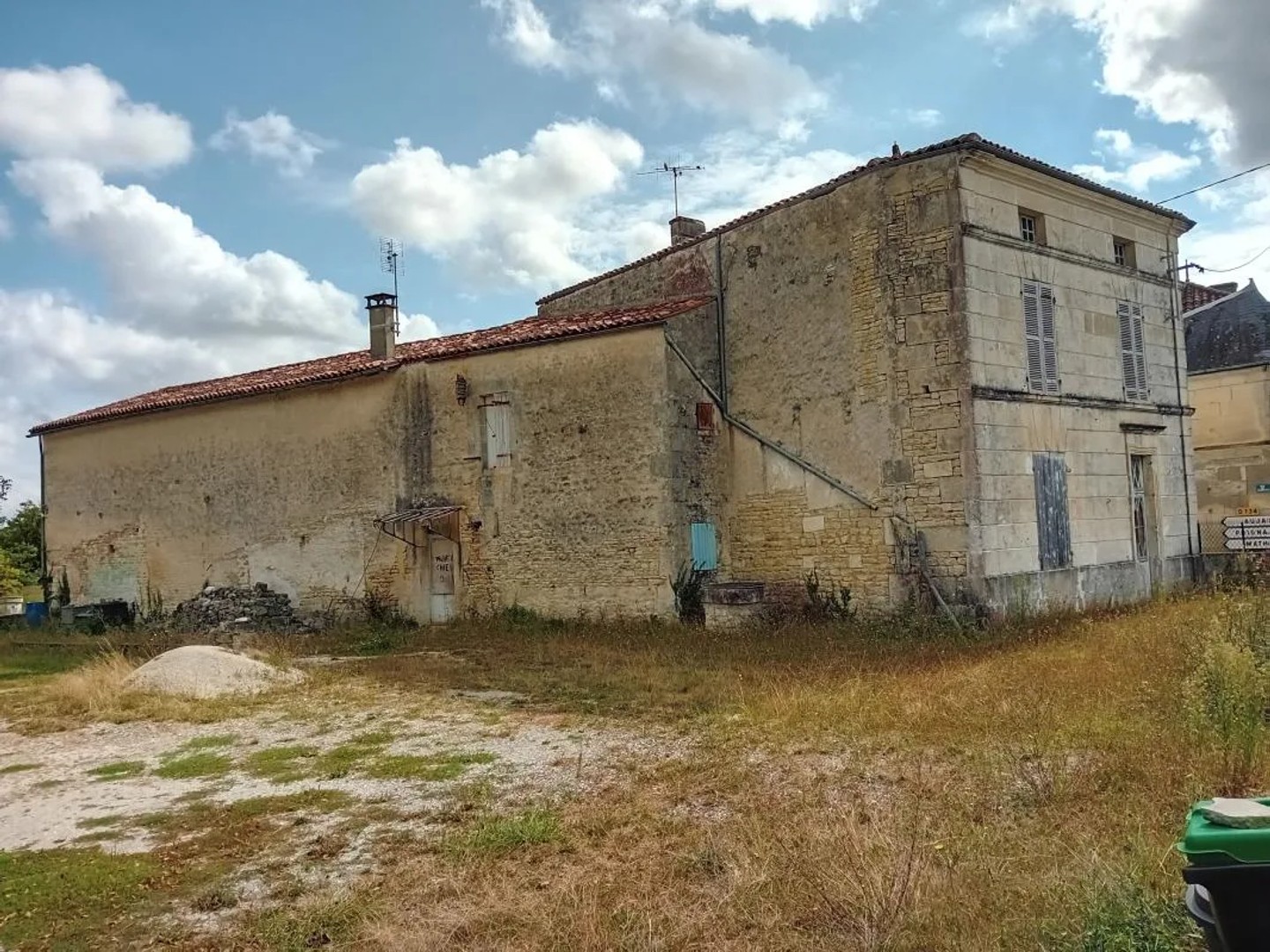 Maison à vendre - 1 pièce - 600m2 - Authon-Ébéon (17770)