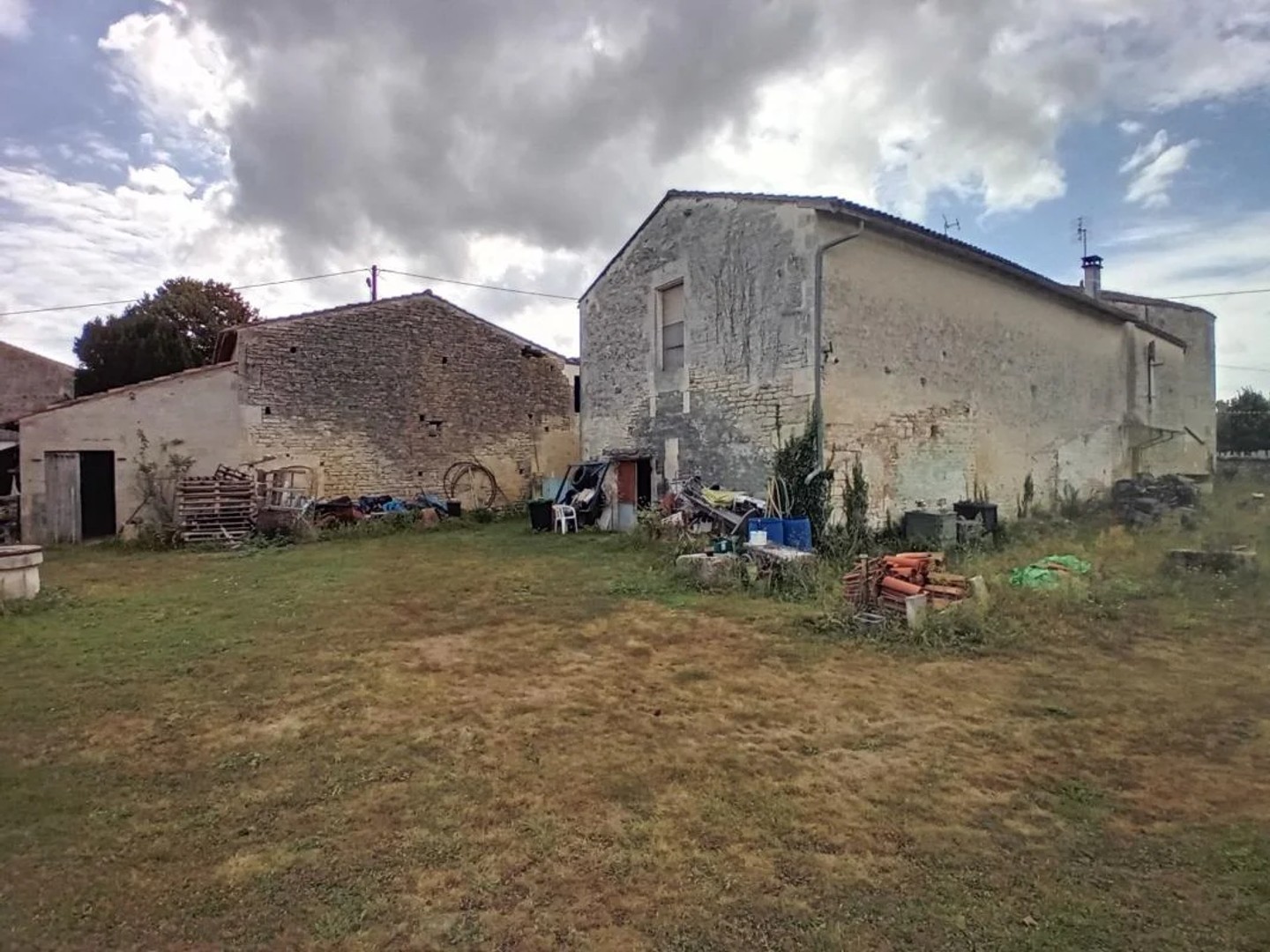 Maison à vendre - 1 pièce - 600m2 - Authon-Ébéon (17770)