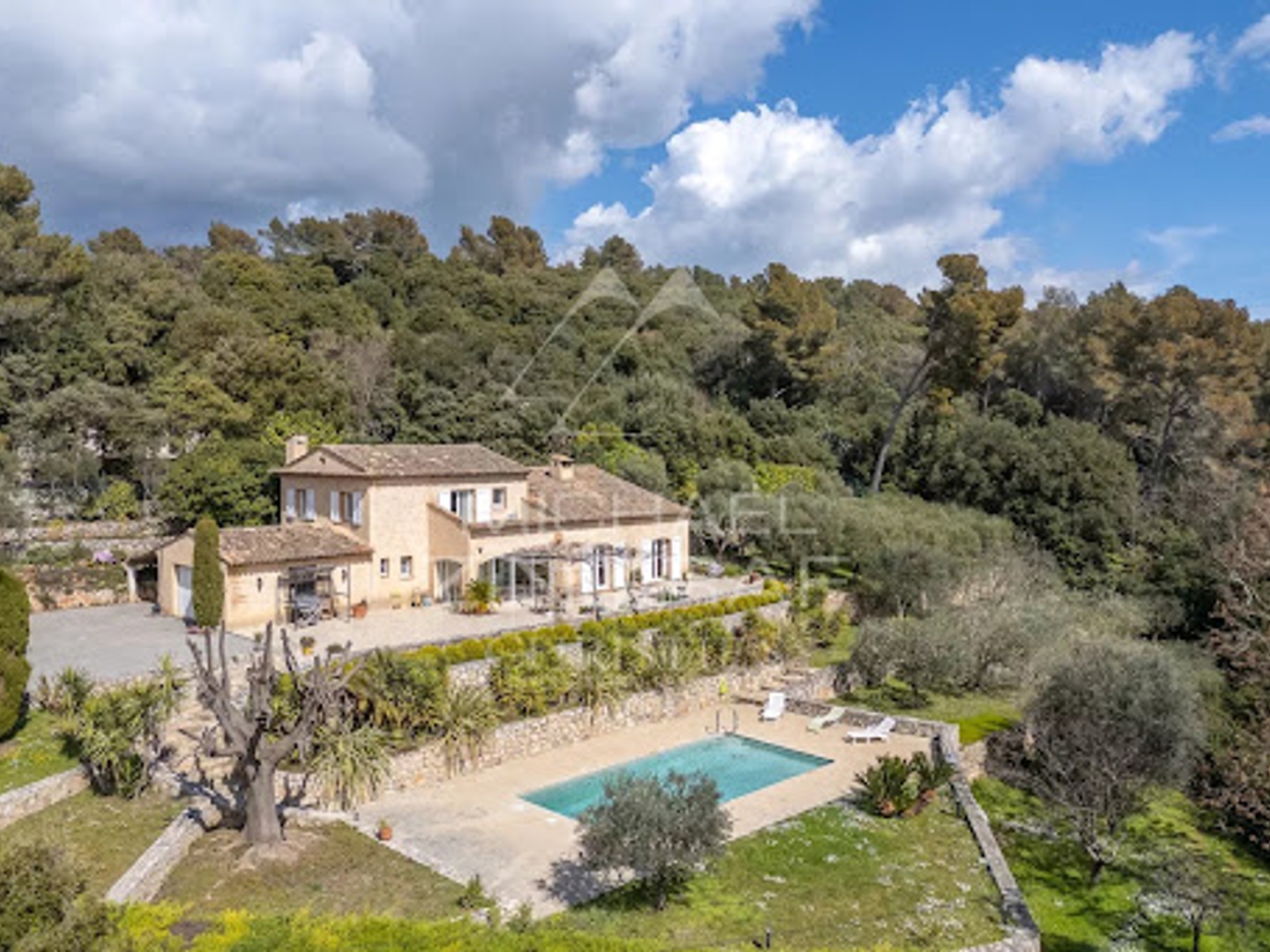 Maison 6 pièces 198 m²