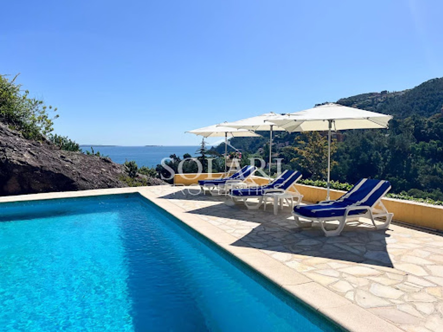 Maison à vendre - 7 pièces - 157m2 - Théoule-Sur-Mer (06590)
