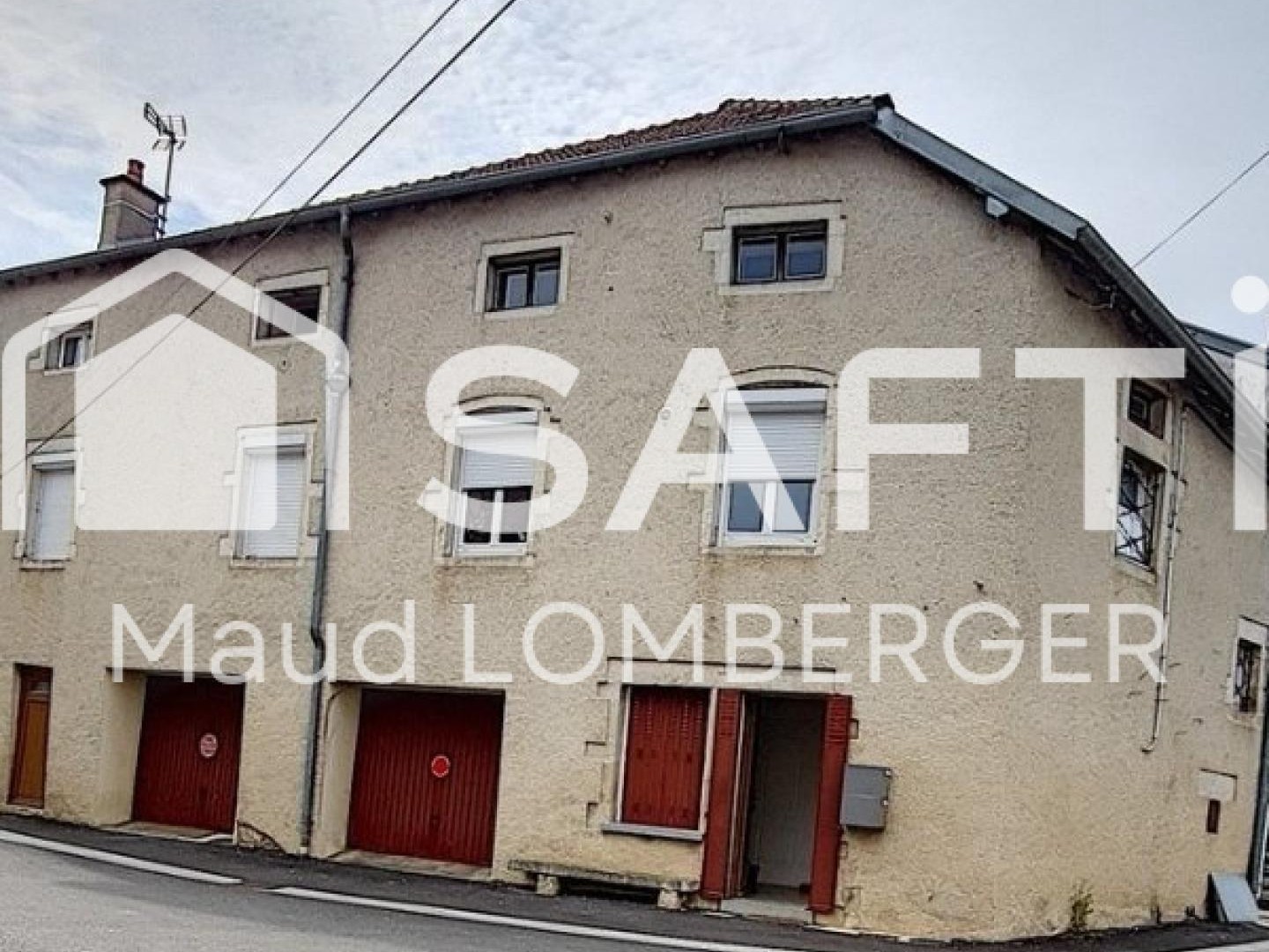 CHAMPLITTE - Proximité commerces et rivière