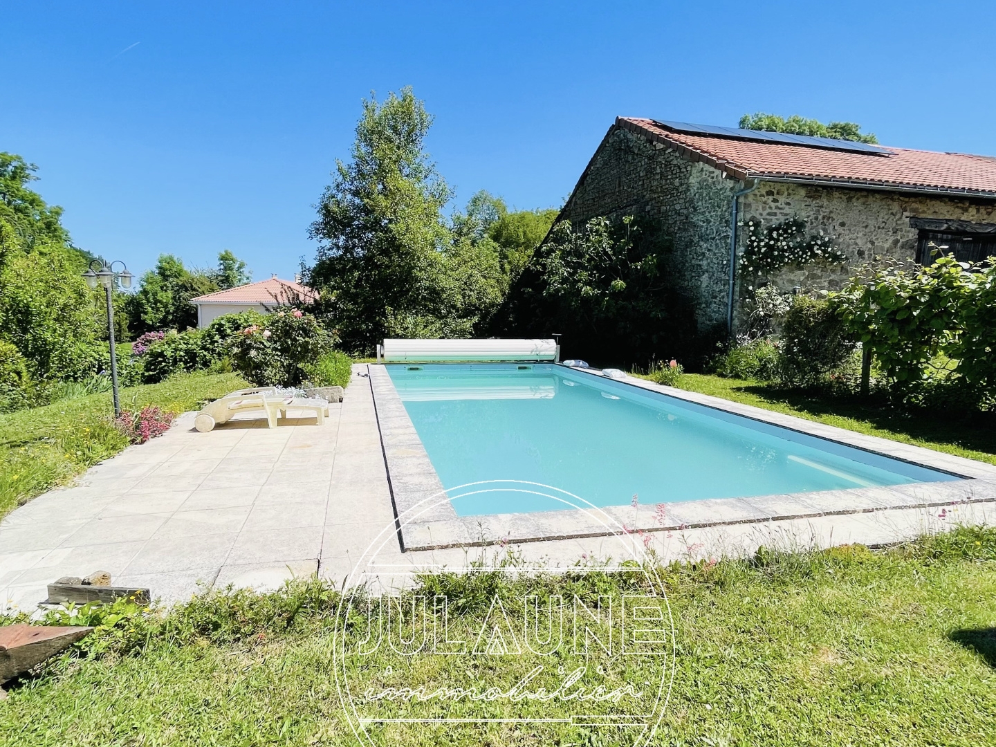 Maison de caractère en pierres avec piscine