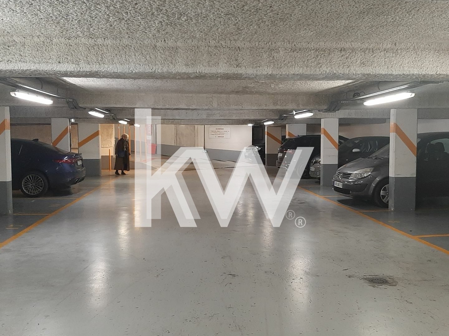 Parking / garage / box à vendre - 12m2 - Paris 9e (75009)