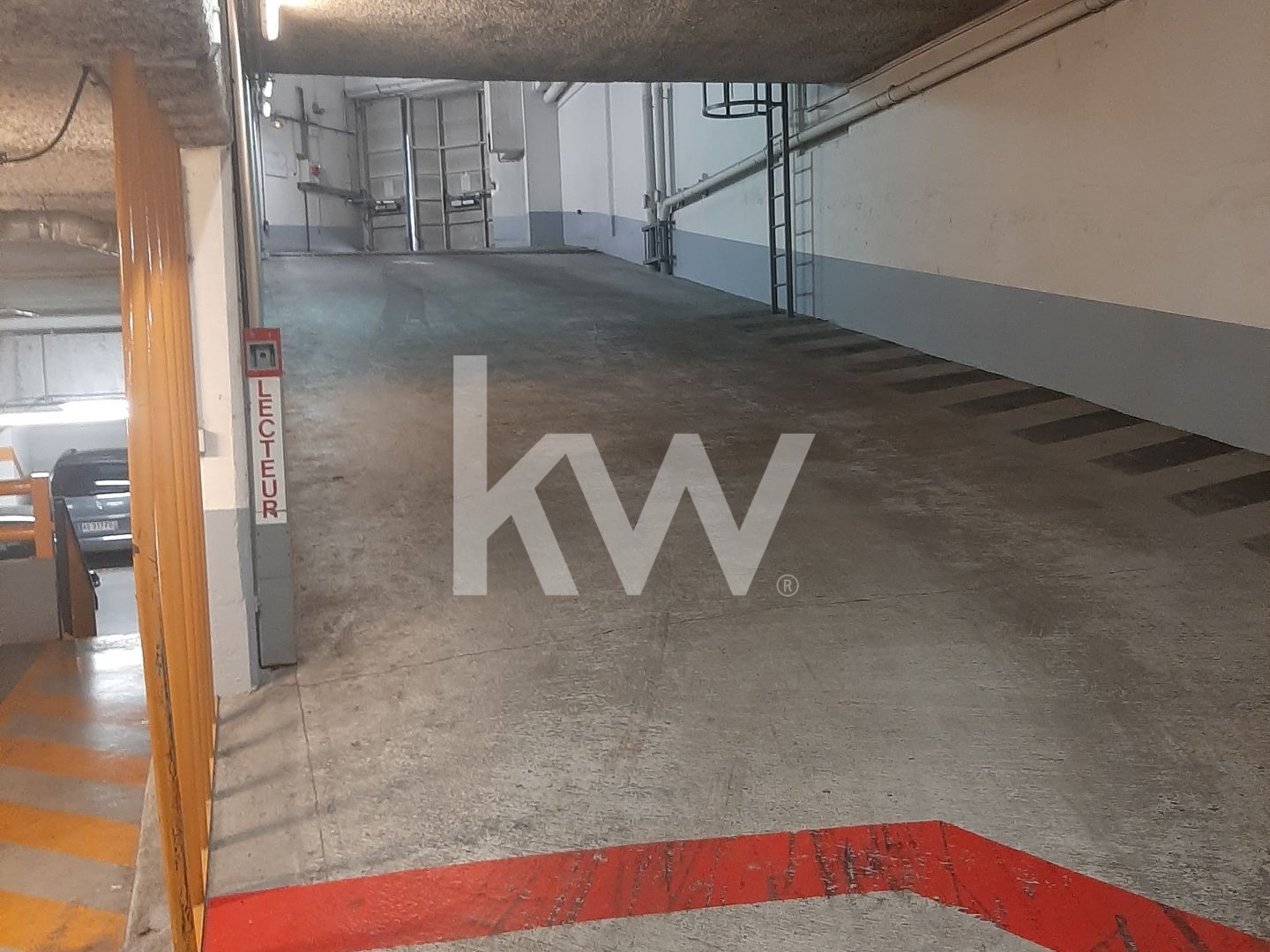 Parking / garage / box à vendre - 12m2 - Paris 9e (75009)