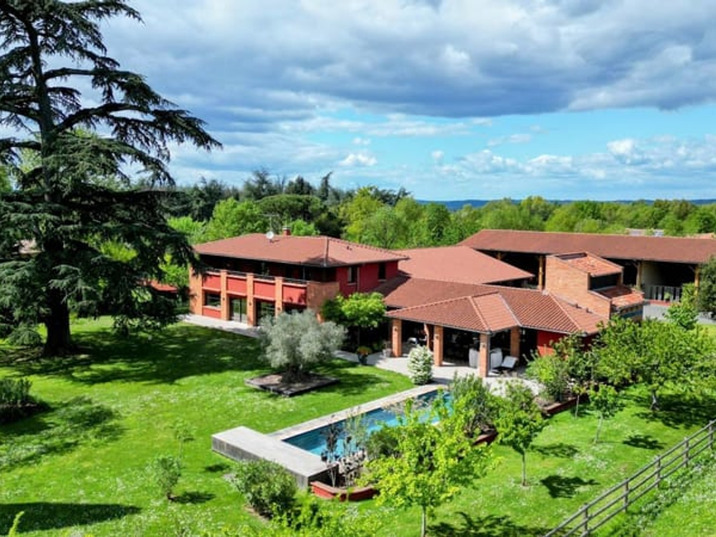 Luxury Property - Hamilton Exclusive