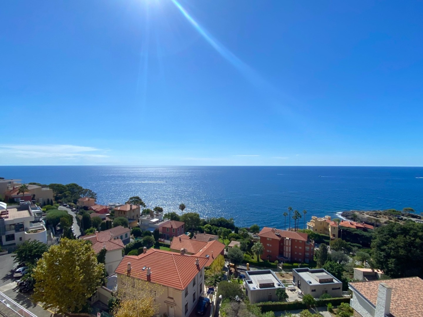 Cap d'Ail, 2 pièces en étage élevé avec garage fermé.