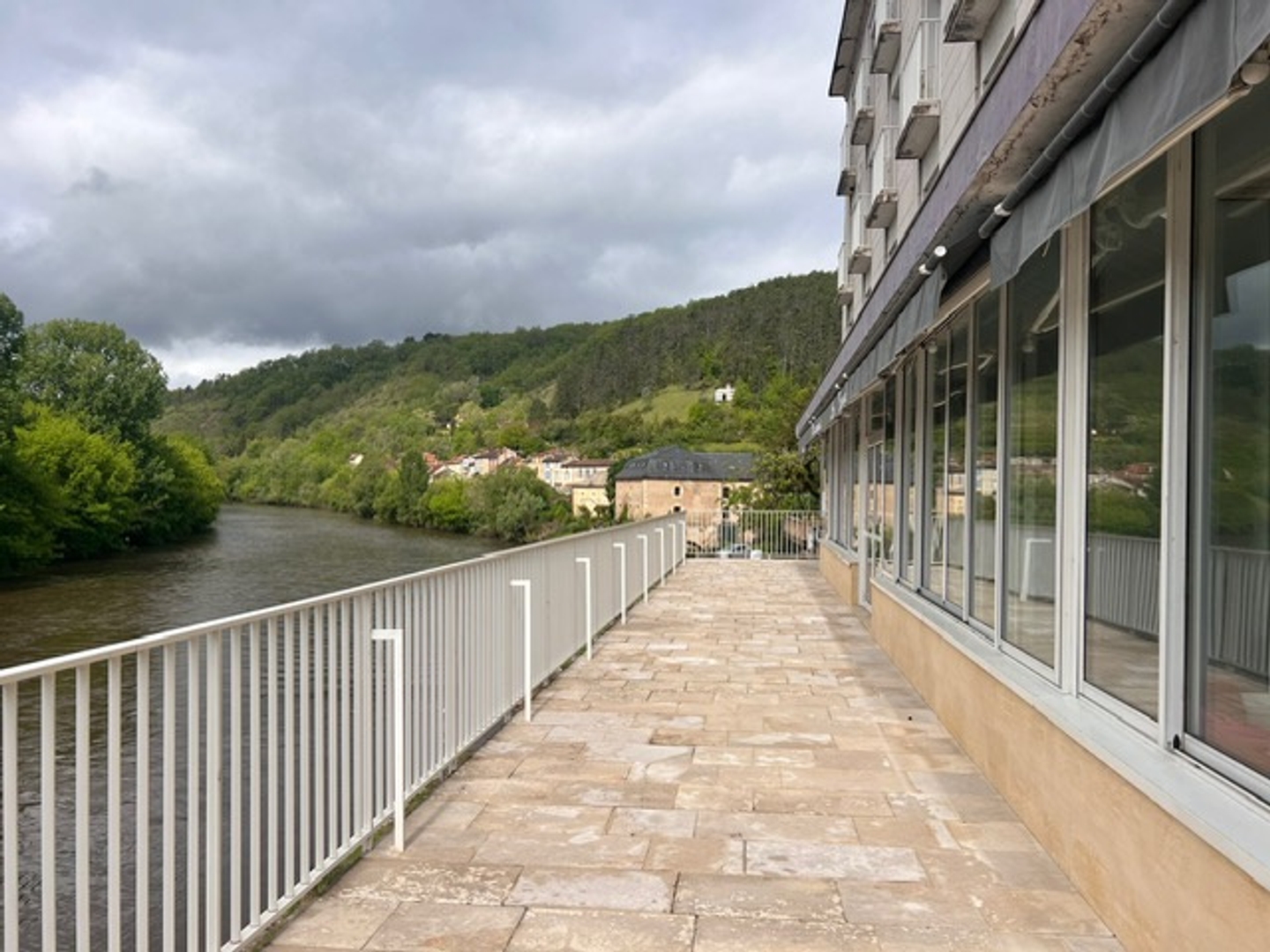 Locaux à vendre - 300m2 - Le Bugue (24260)