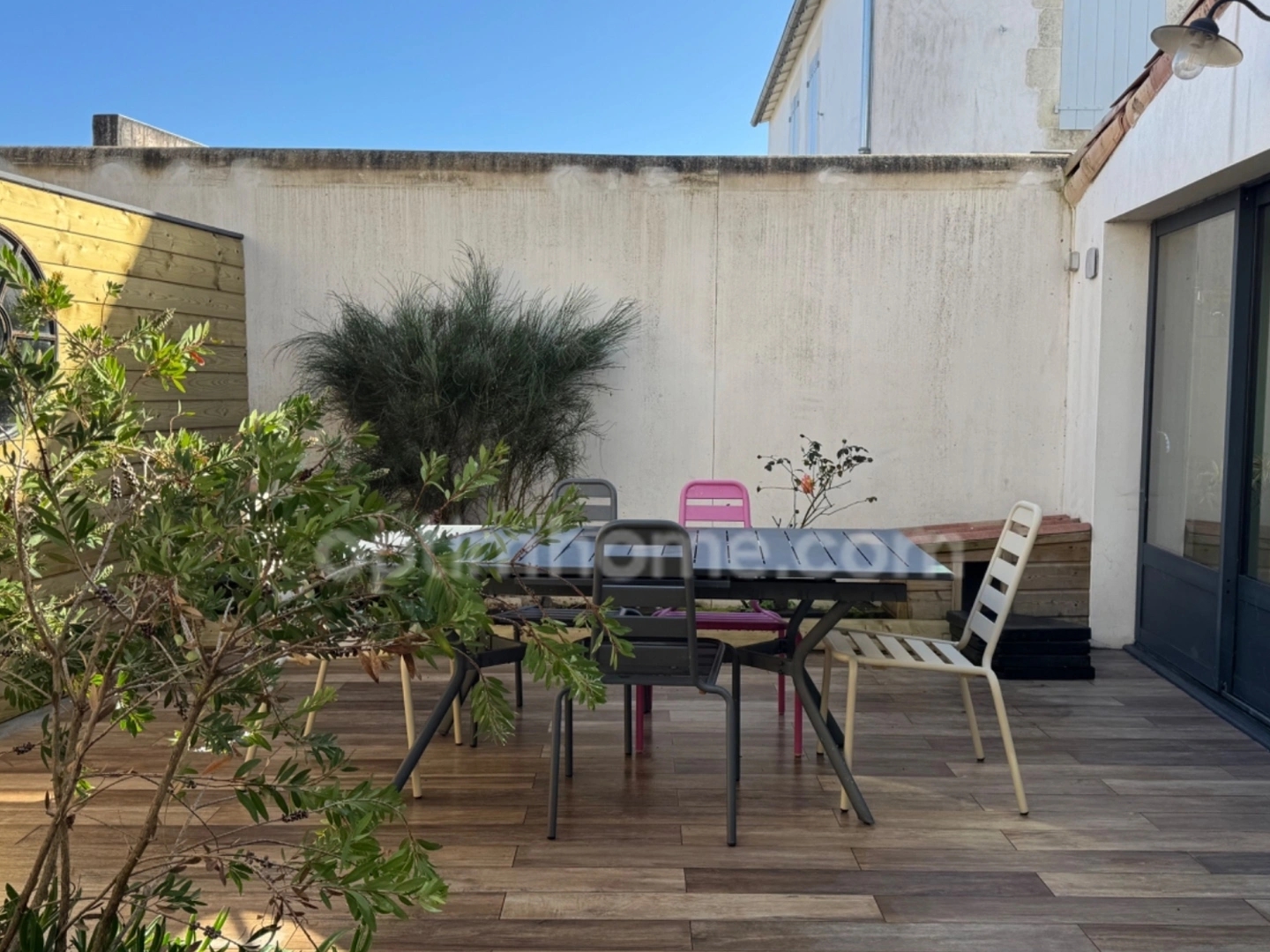 LA FLOTTE-EN-RÉ - BEL ENSEMBLE IMMOBILIER AVEC DEUX MAISONS 6 pièces LA FLOTTE (17)