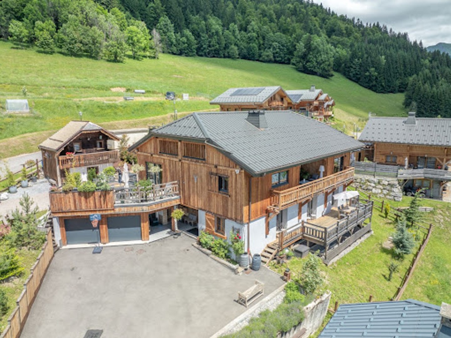 Maison à vendre - 8 pièces - 248m2 - La Côte-D'arbroz (74110)