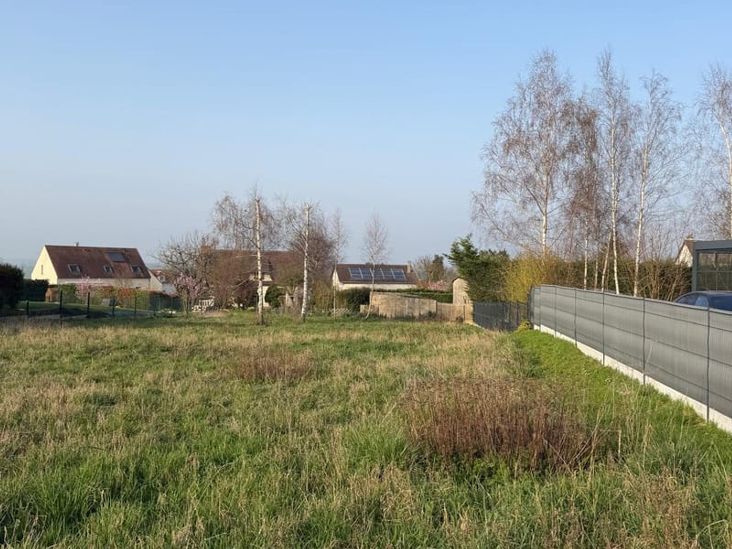 Très beau terrain plat de 1234m2 Clos avec permis de construire