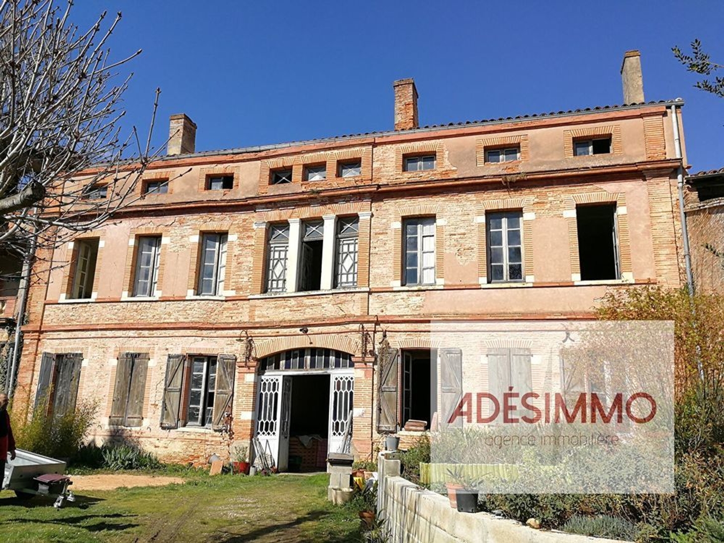 MAGINFIQUE BATISSE de 800m² à rénover avec jardin