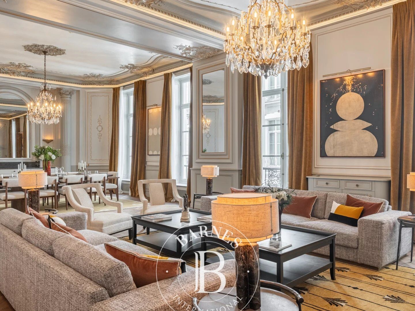 Paris 8 - Place Beauvau - Appartement d'exception - 2 suites - Volumes exceptionnels