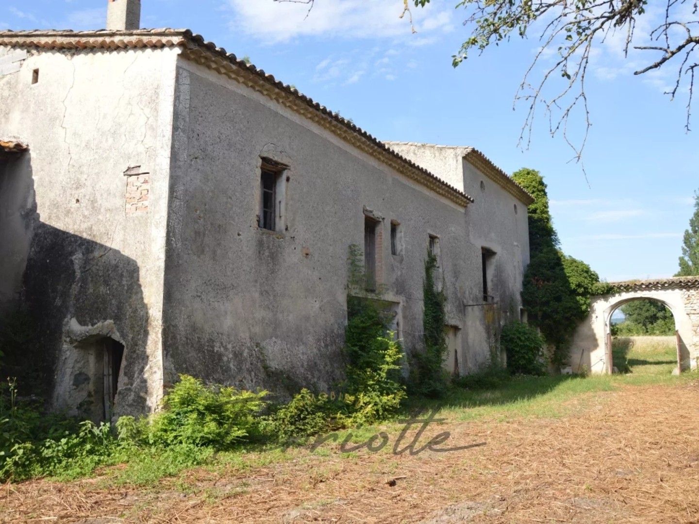 Maison à vendre - 6 pièces - 400m2 - La Bégude-De-Mazenc (26160)