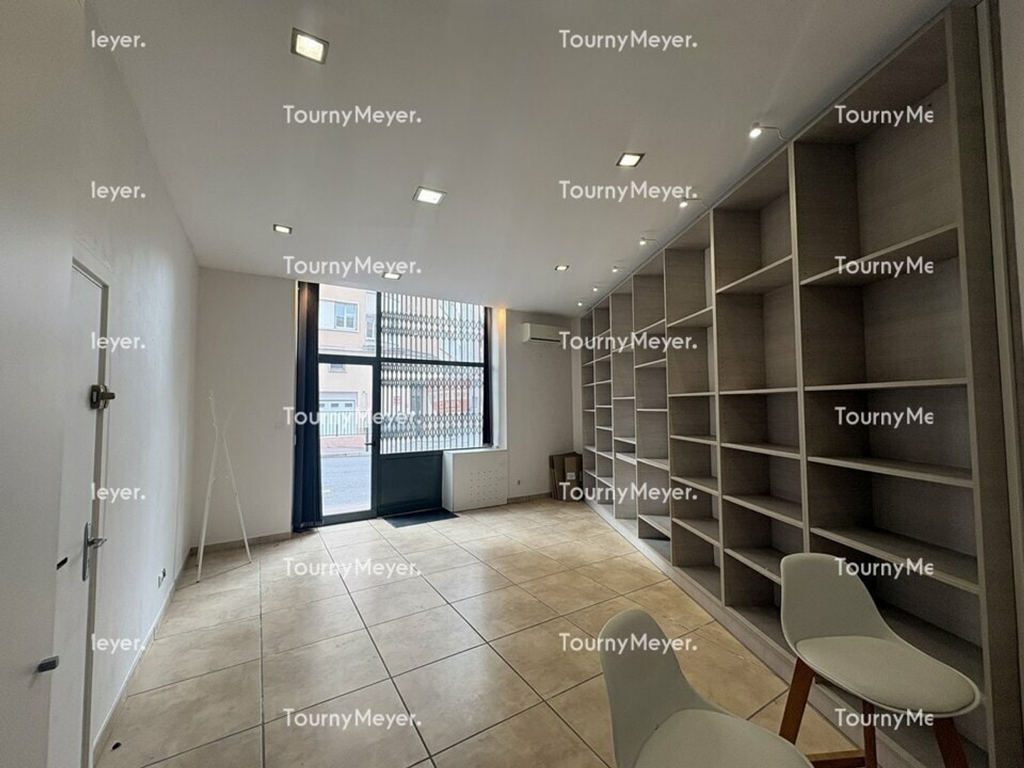 LOCAL COMMERCIAL A VENDRE OU A LOUER