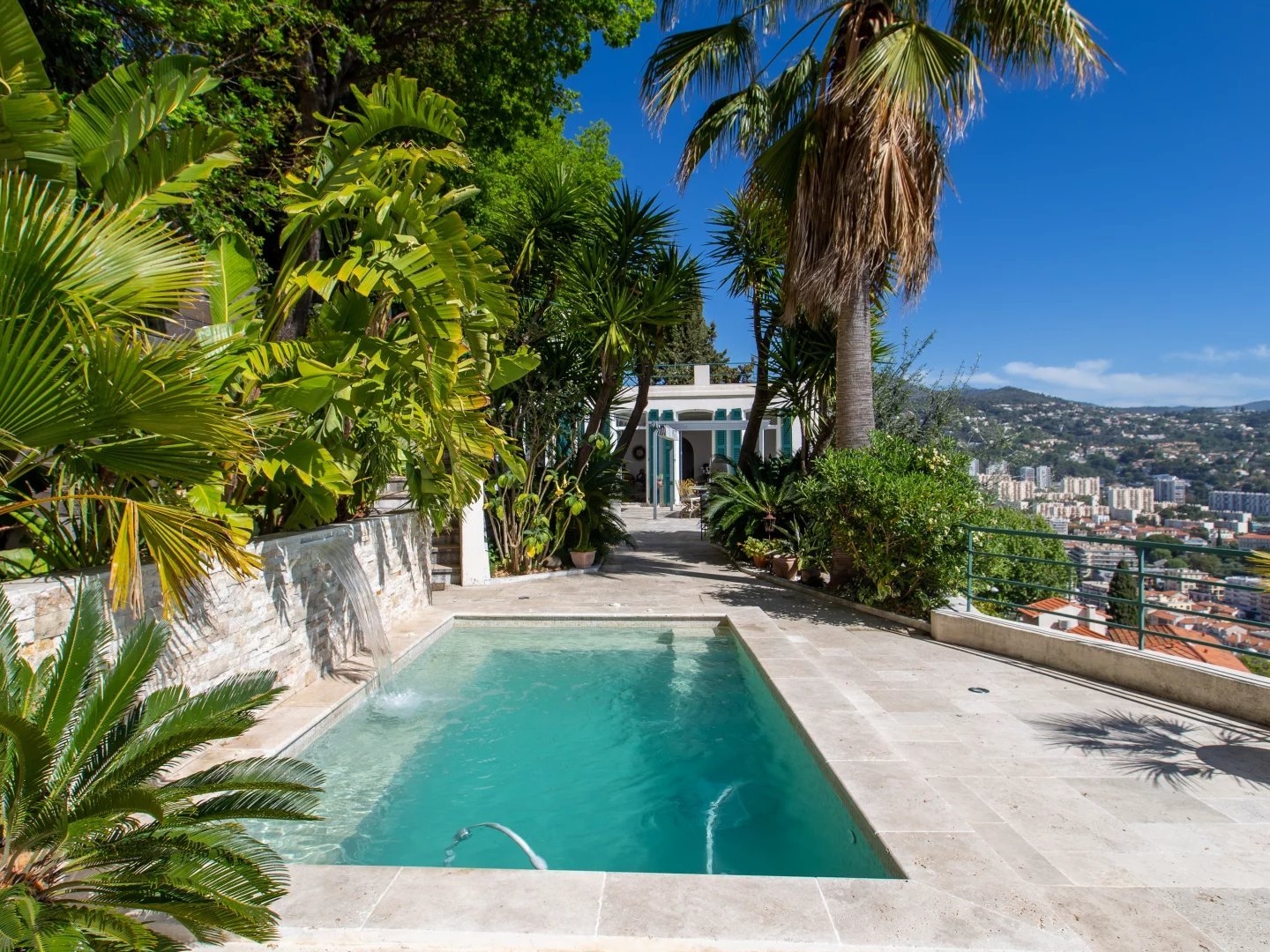 Superbe appartement -Villa style Art Déco, 110 m2 terrasse, vue panoramique mer et ville Duplex et appartement
