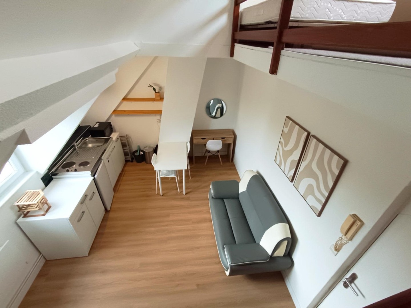 DUPLEX MEUBLÉ AVEC PARKING