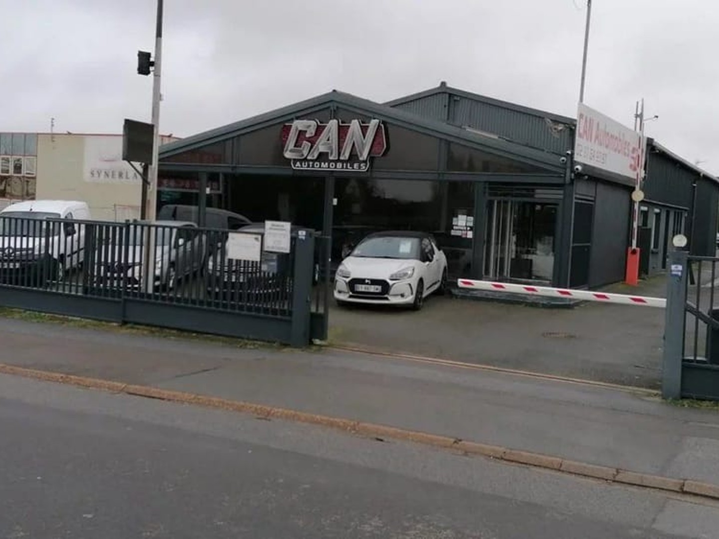 Bureaux 5 pièces 492 m²