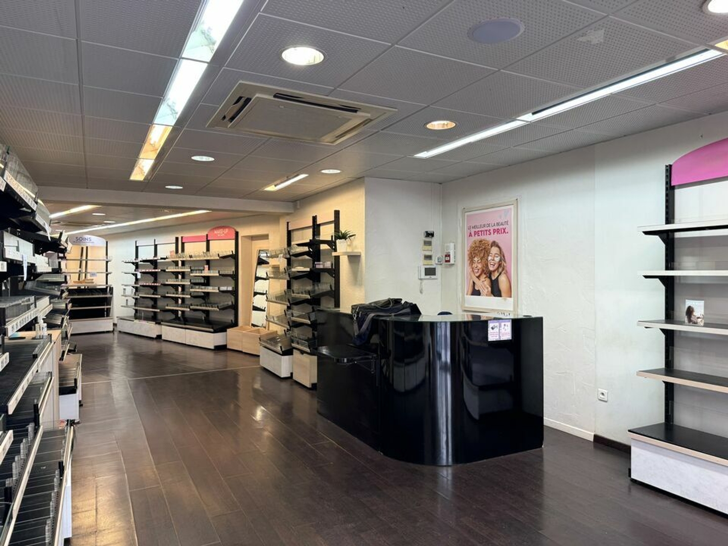 Magasin à vendre - 77m2 - Tours (37000)
