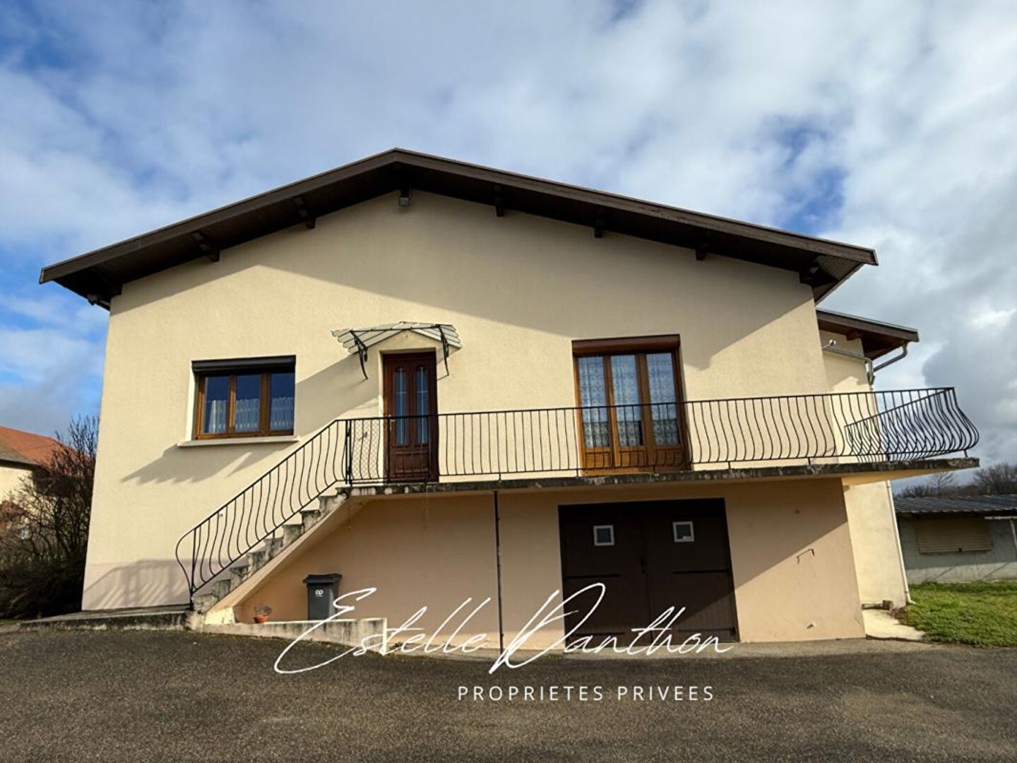 Maison 3 chambres sur sous-sol complet avec hangar de 150 m2