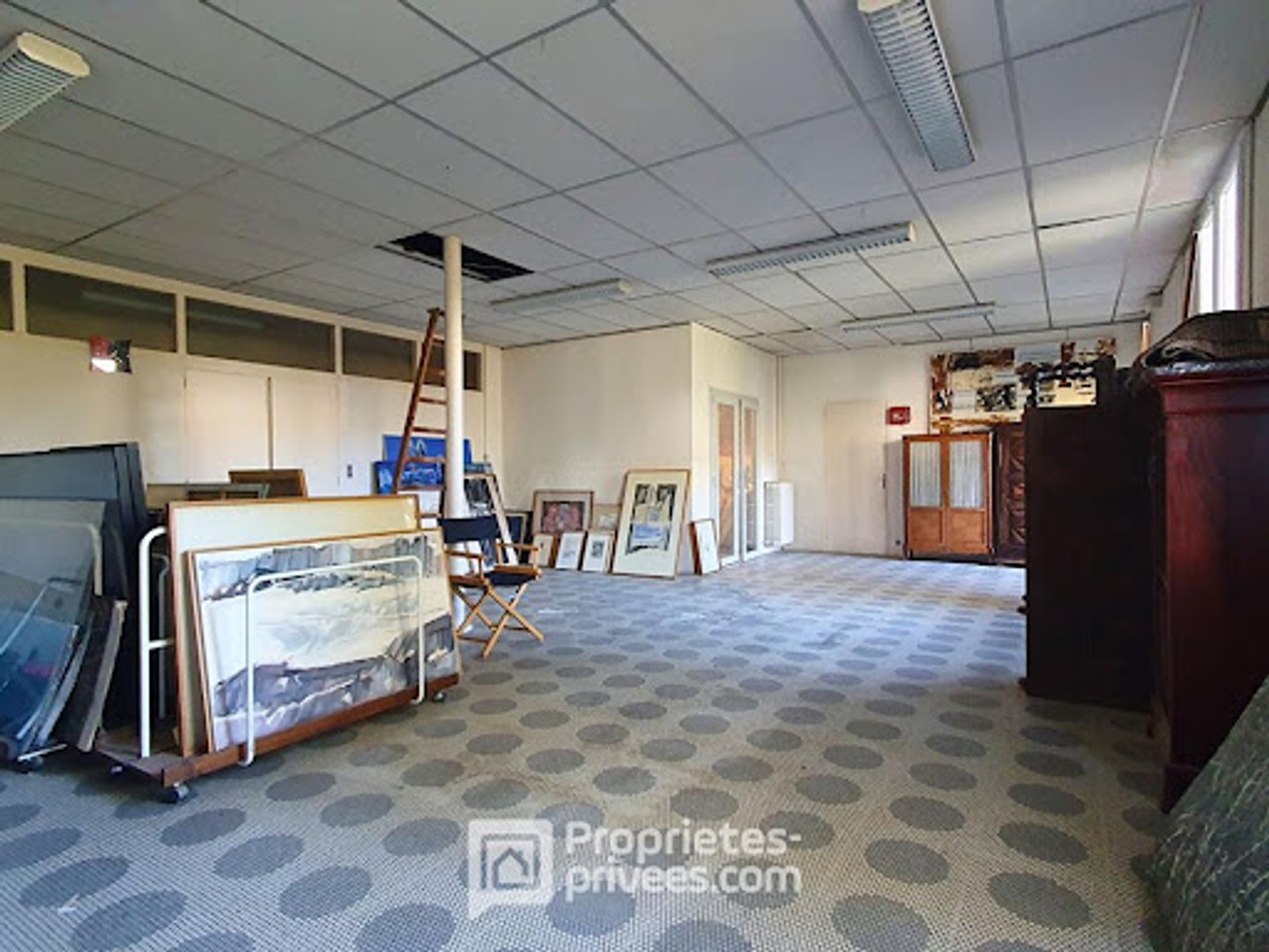 Local commercial 10 pièces 365 m²