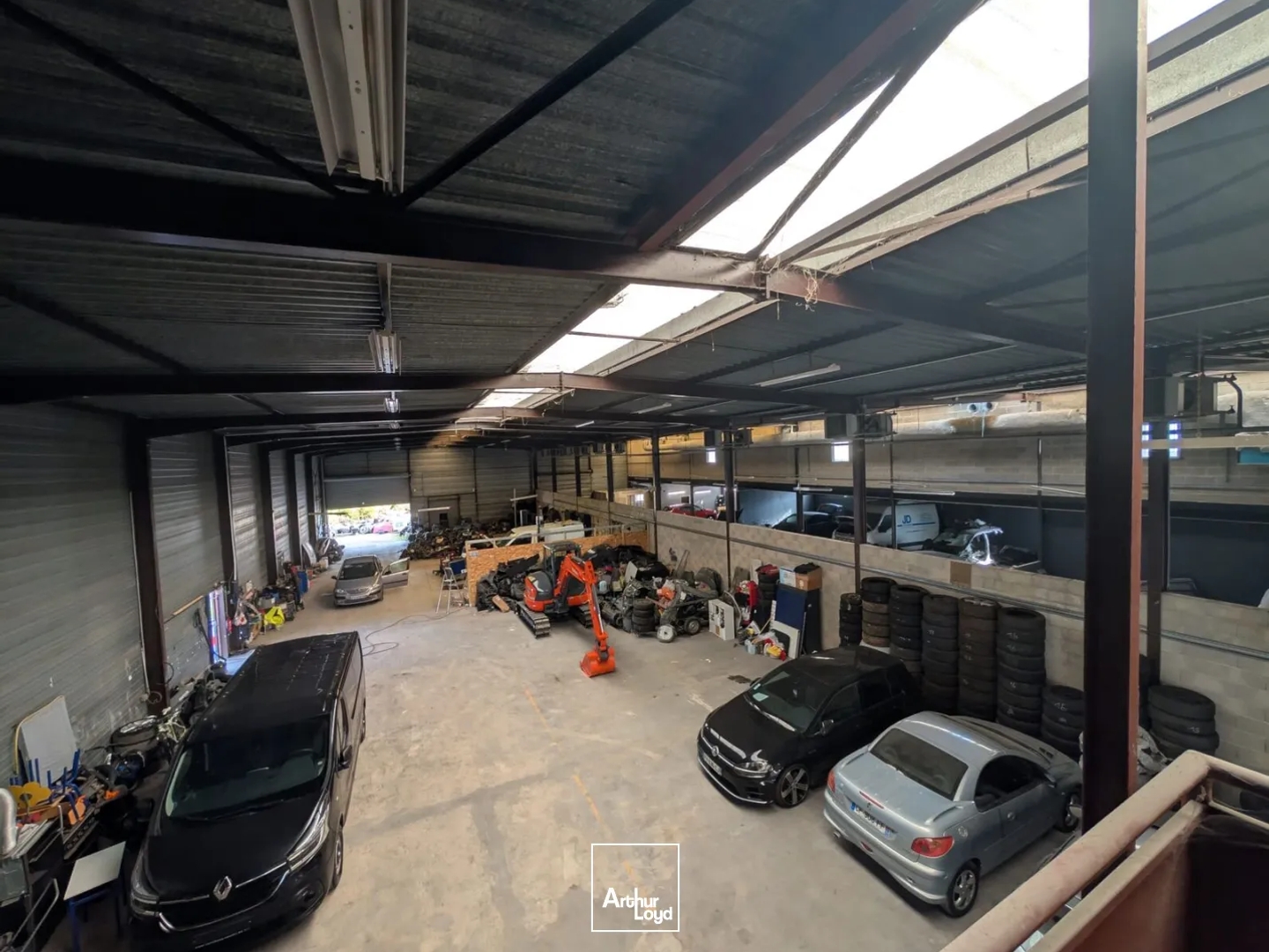 Locaux à vendre - 1700m2 - Porcheville (78440)