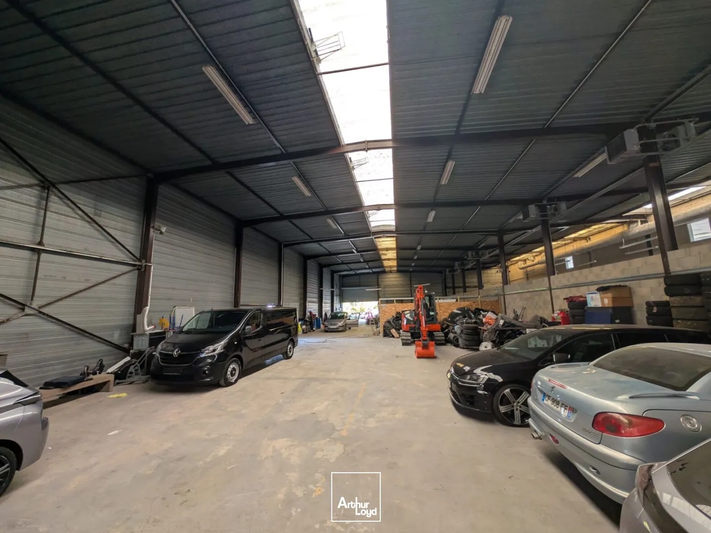 Locaux à vendre - 1700m2 - Porcheville (78440)