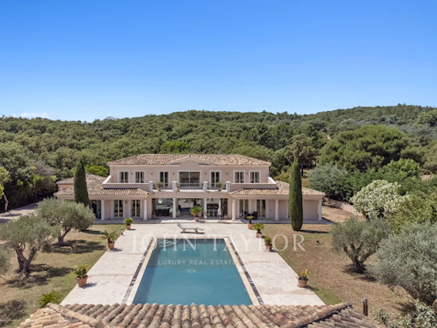 Villa 10 pièces 400 m²