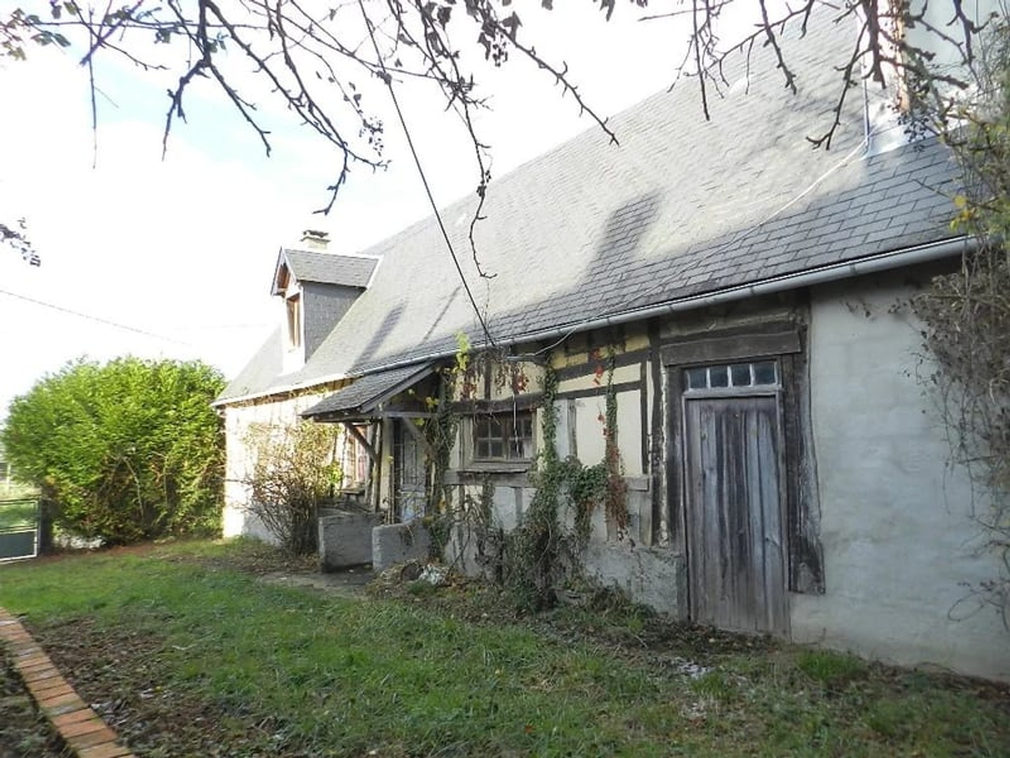 MAISON DE 100 m² HAB, A RESTAURER, sur Plus de 2 500 m² de Terra